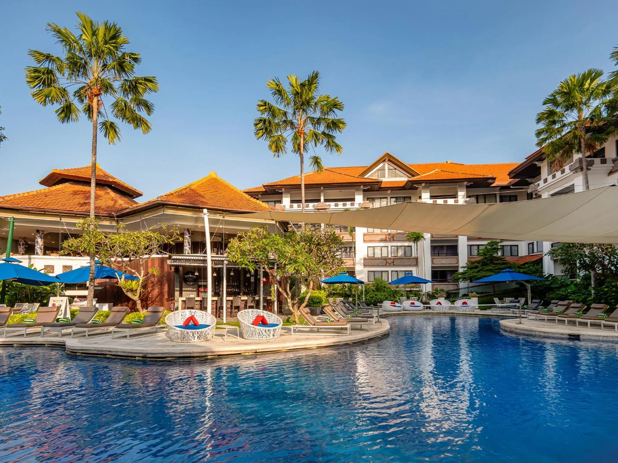 Swimming pool in Prime Plaza Suites Sanur – Bali