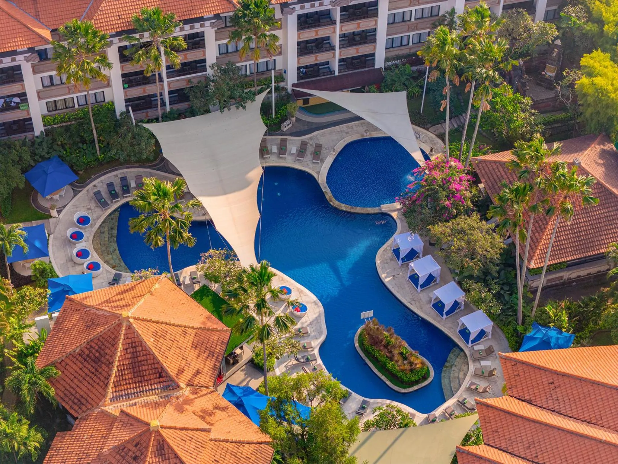 Swimming pool in Prime Plaza Suites Sanur – Bali