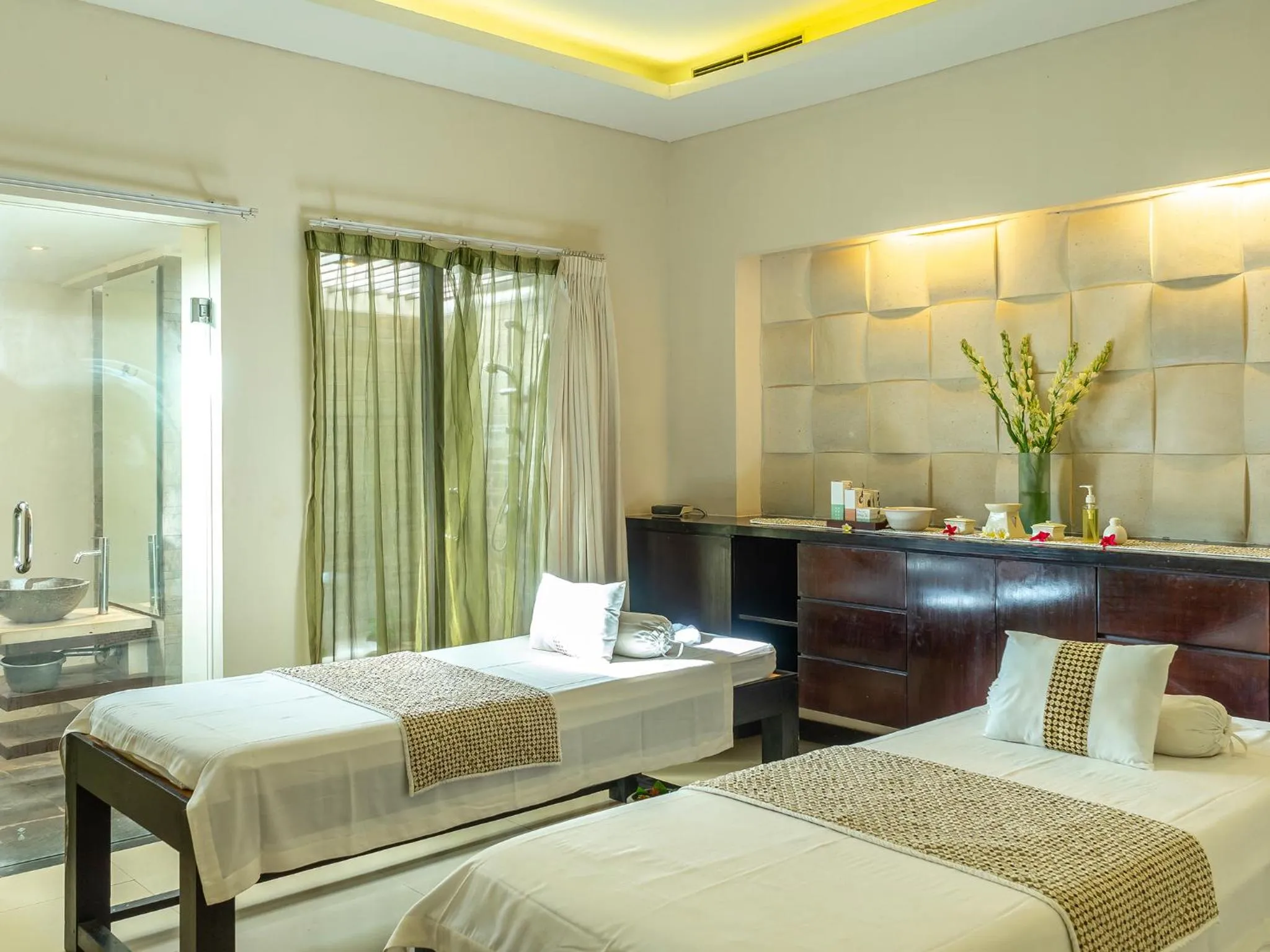 Spa and wellness centre/facilities, Bed in Discovery Kartika Plaza Hotel