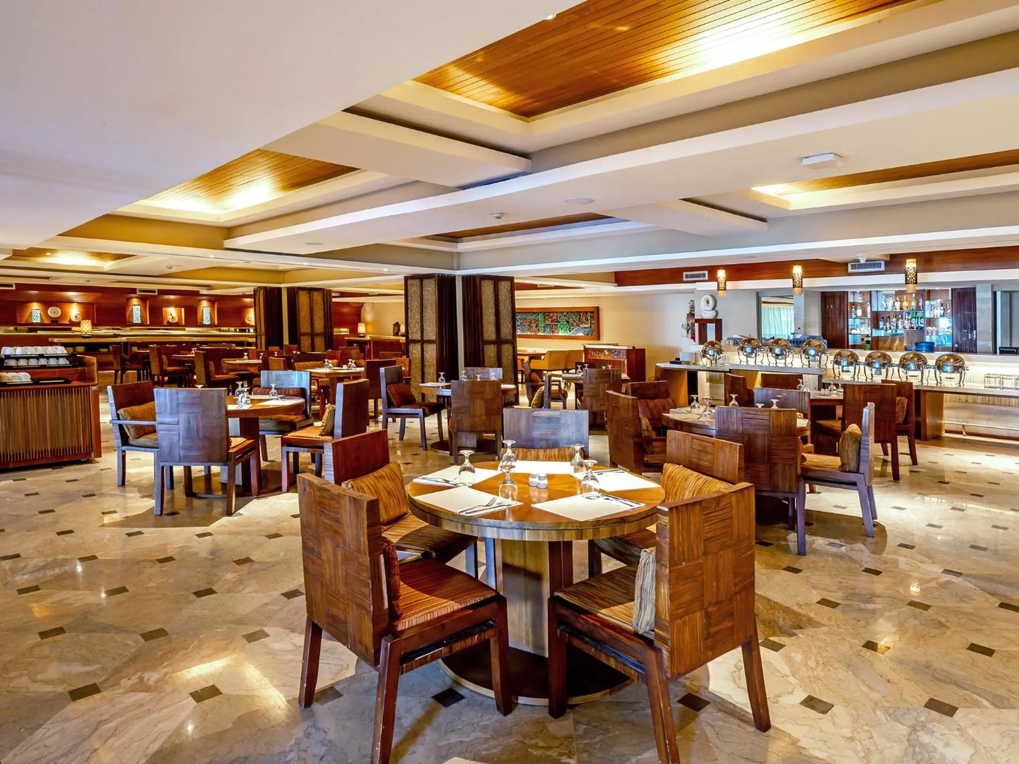 Restaurant/places to eat in Discovery Kartika Plaza Hotel