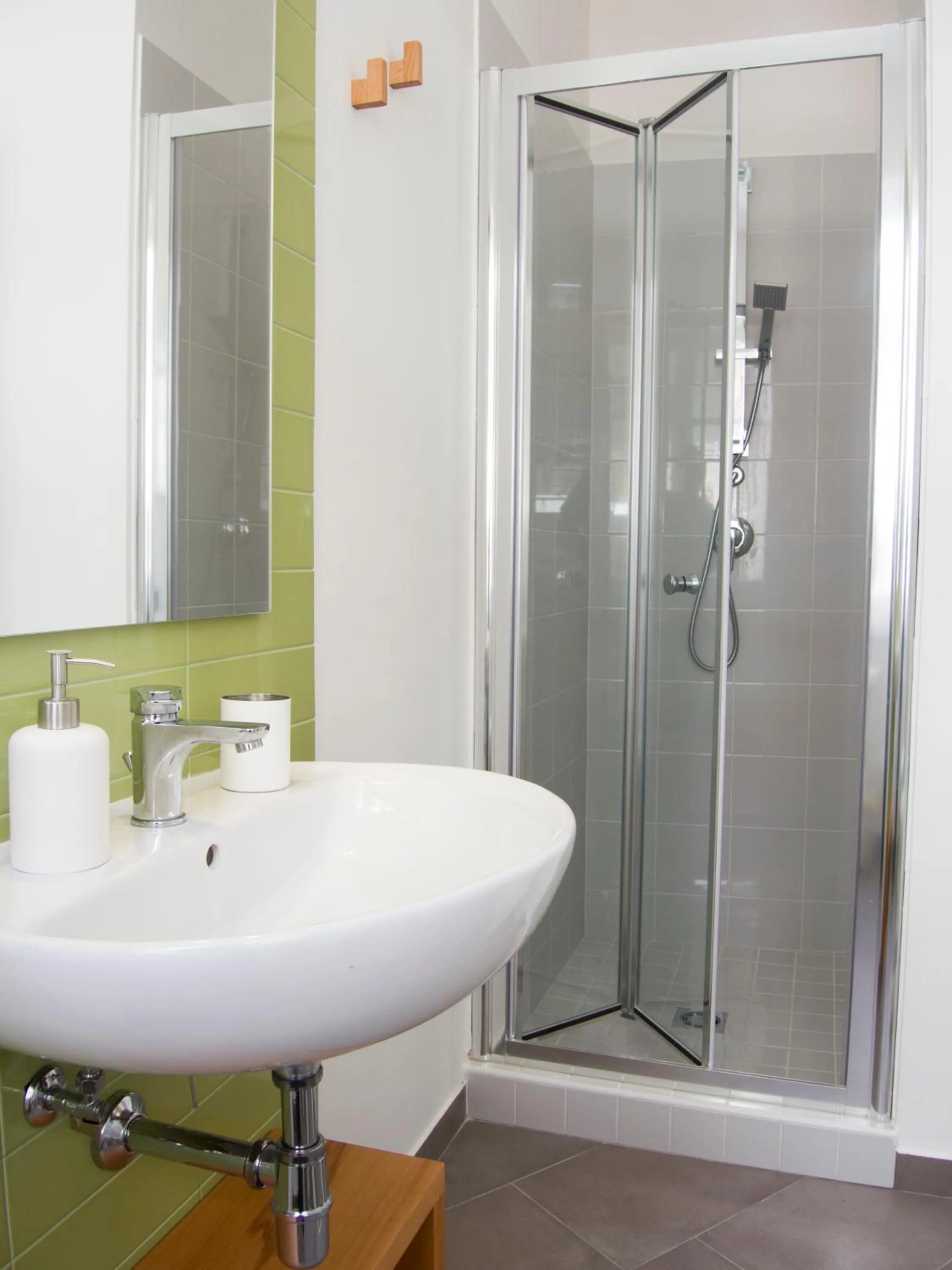Shower in B&B Fuori Squadro - In Centro Città - Terrazza Relax vista Mare