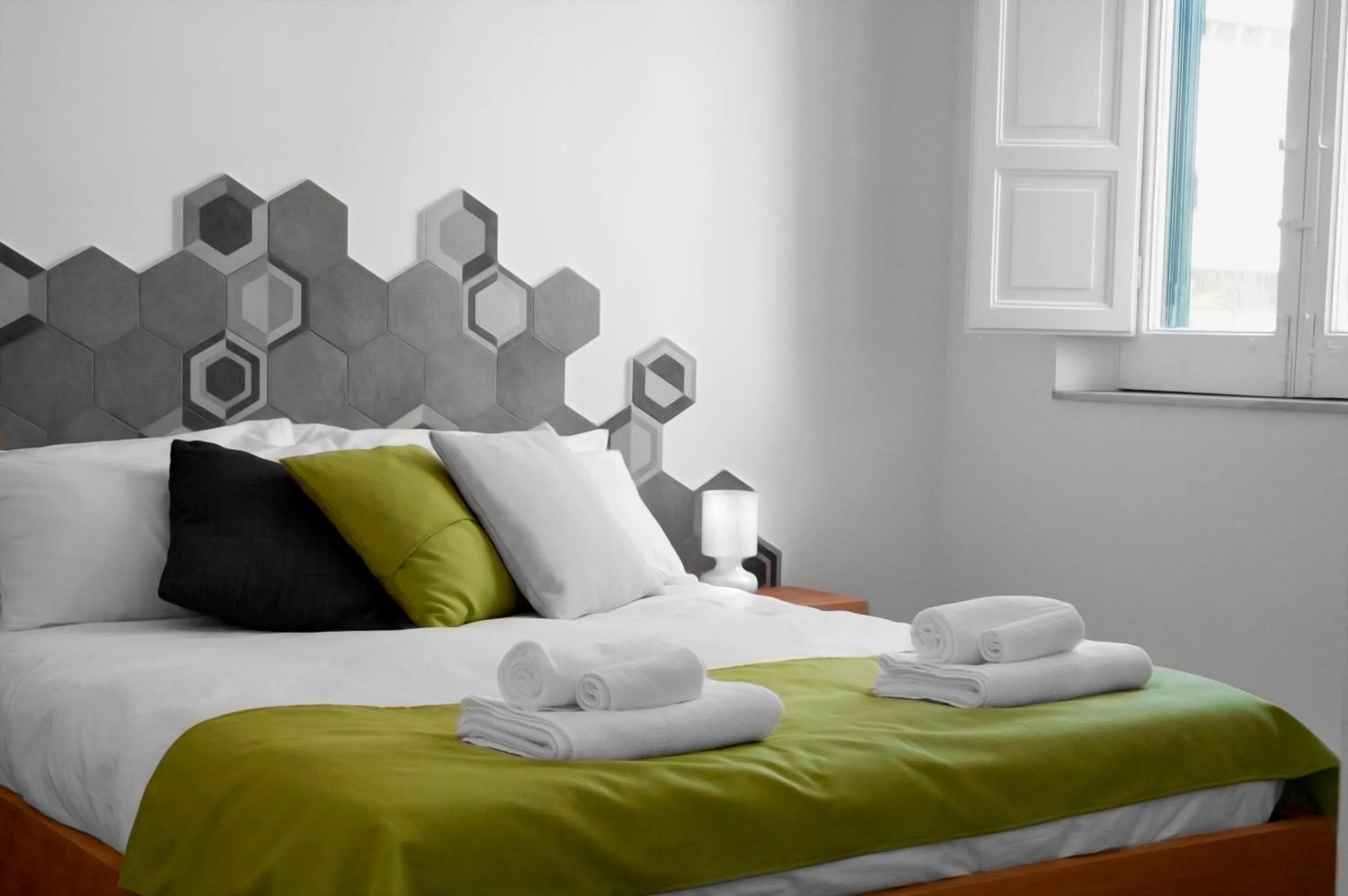 Decorative detail, Bed in B&B Fuori Squadro - In Centro Città - Terrazza Relax vista Mare