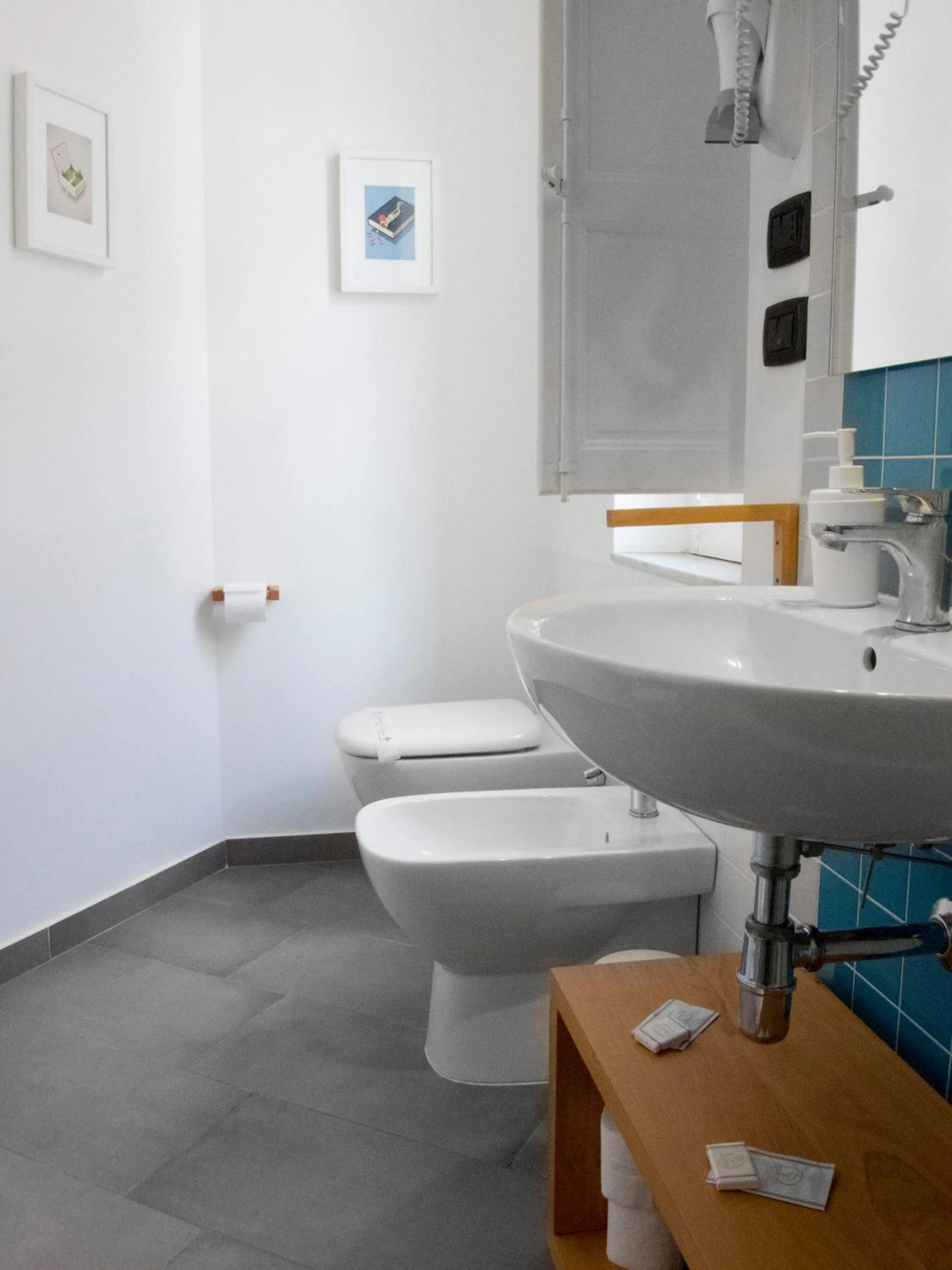 Bathroom in B&B Fuori Squadro - In Centro Città - Terrazza Relax vista Mare