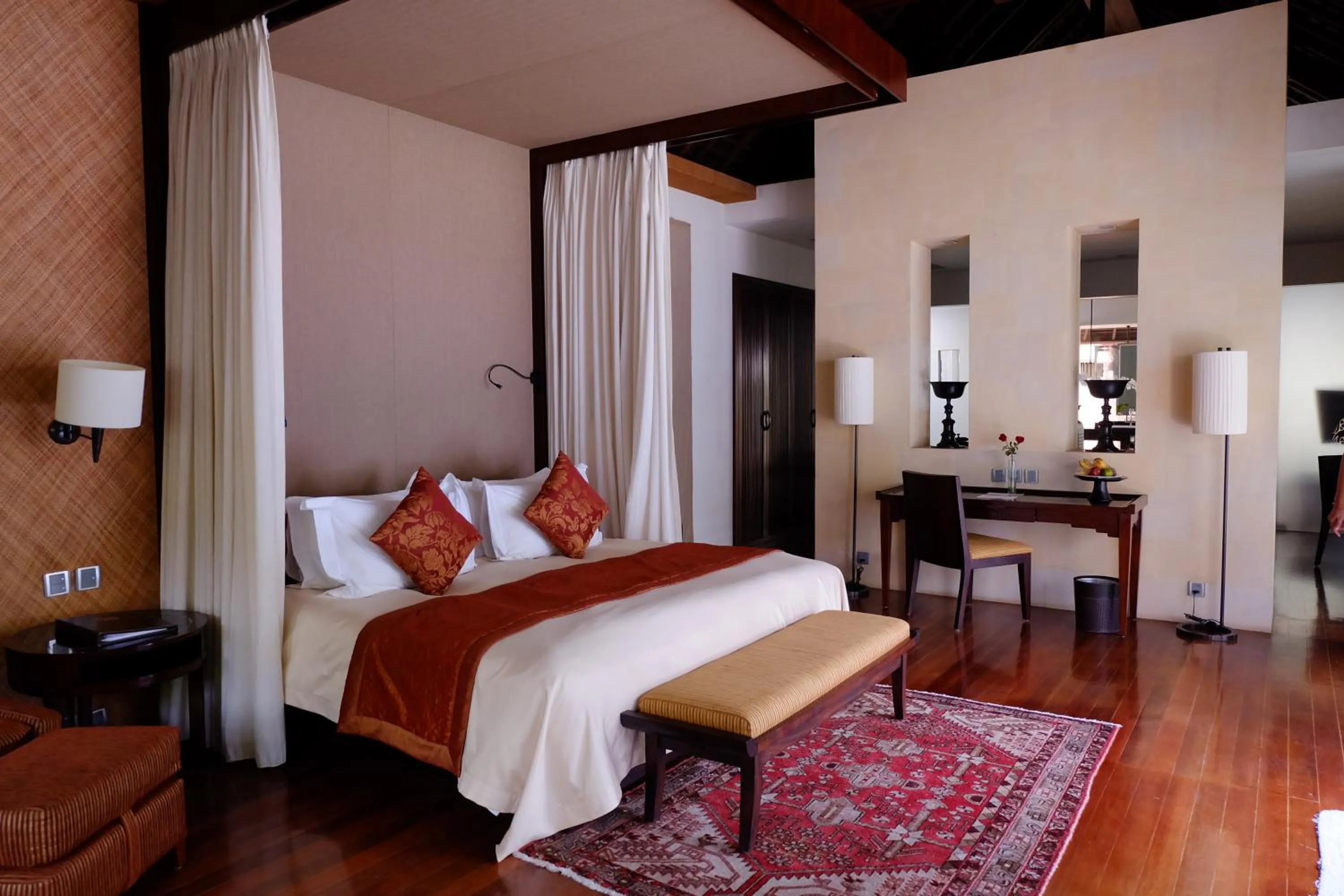 Photo of the whole room, Bed in The Royal Santrian