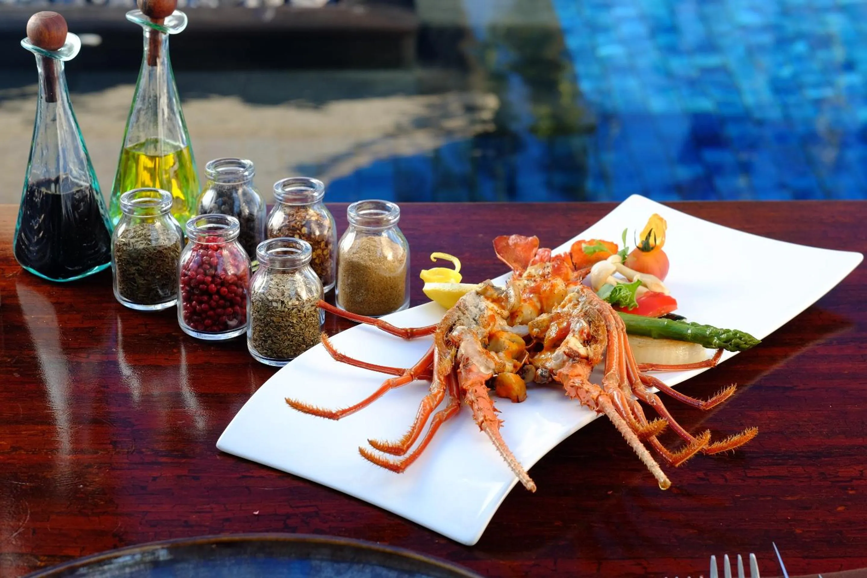 Restaurant/places to eat in The Royal Santrian