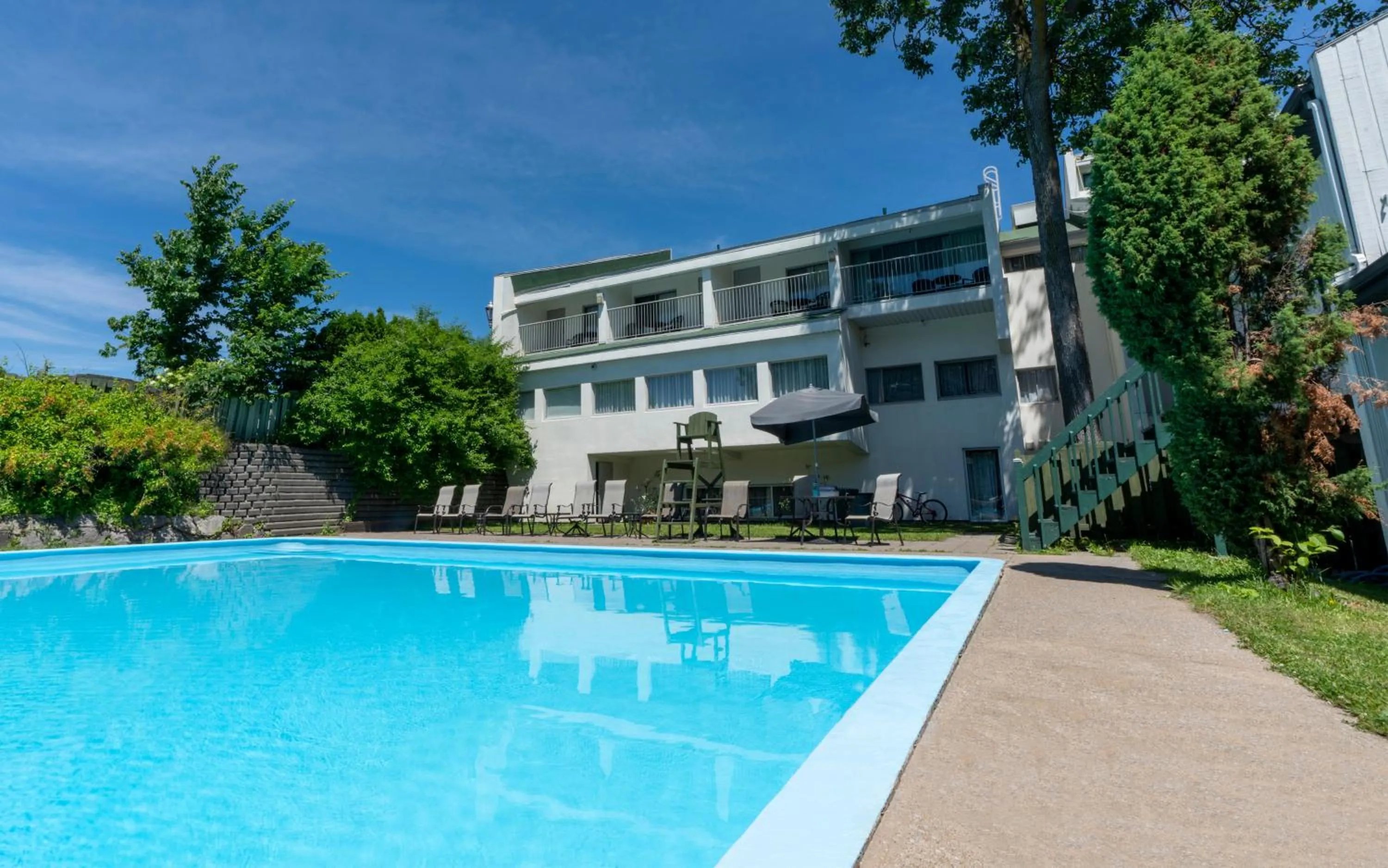 Swimming pool in Auberge Québec