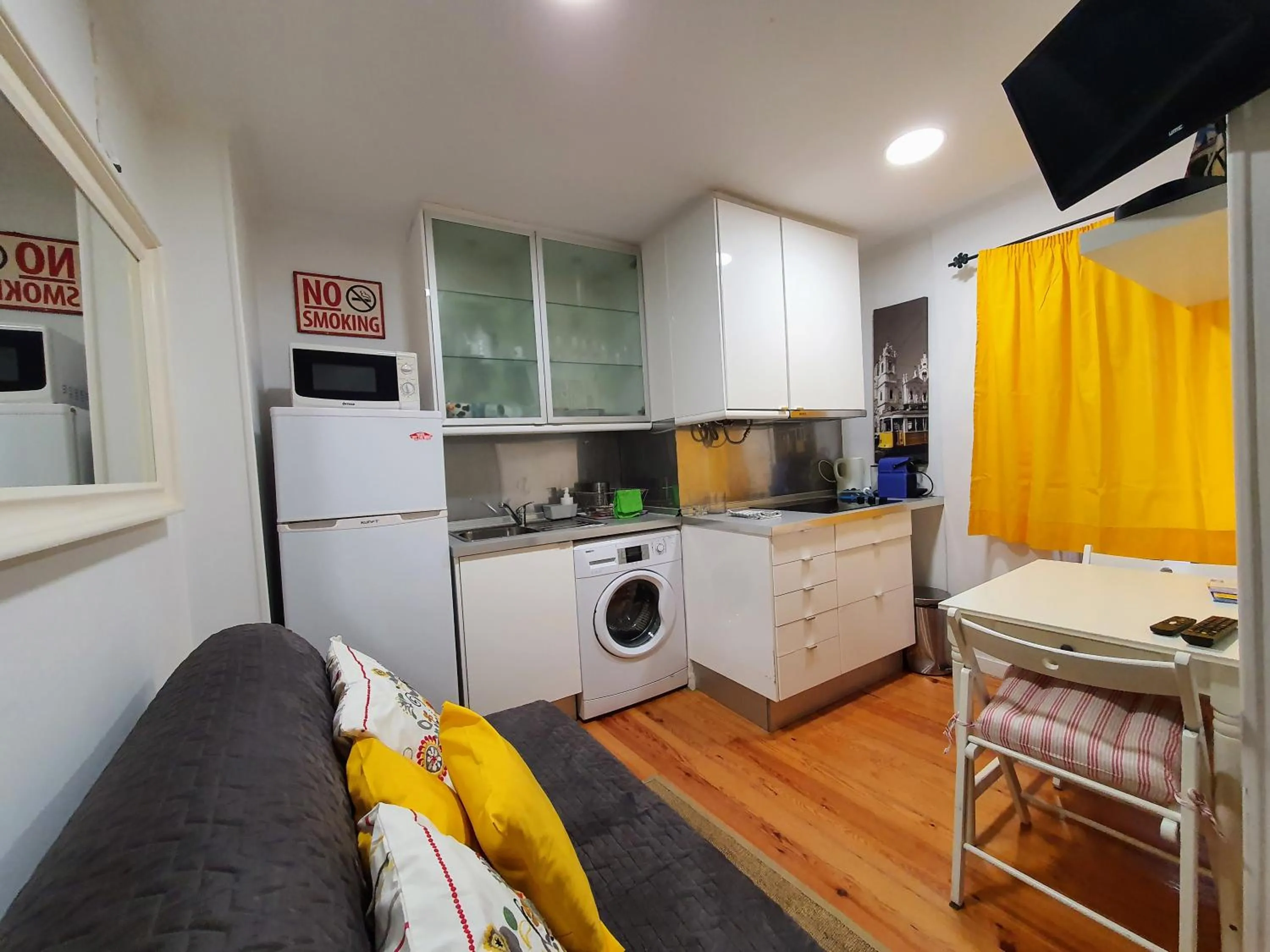 Kitchen or kitchenette in Casa do Garcês by Lisbon Village Apartments
