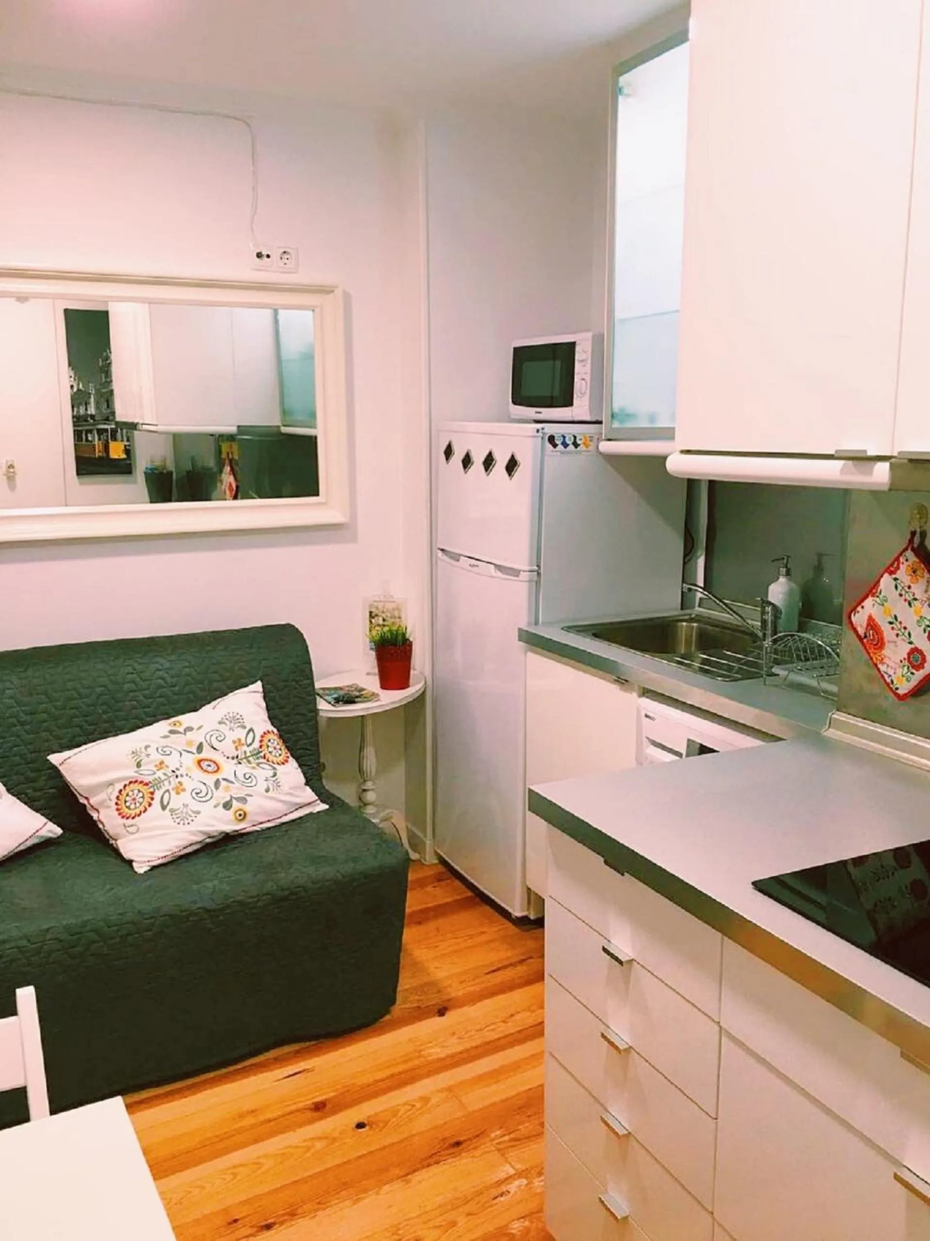 Kitchen or kitchenette in Casa do Garcês by Lisbon Village Apartments