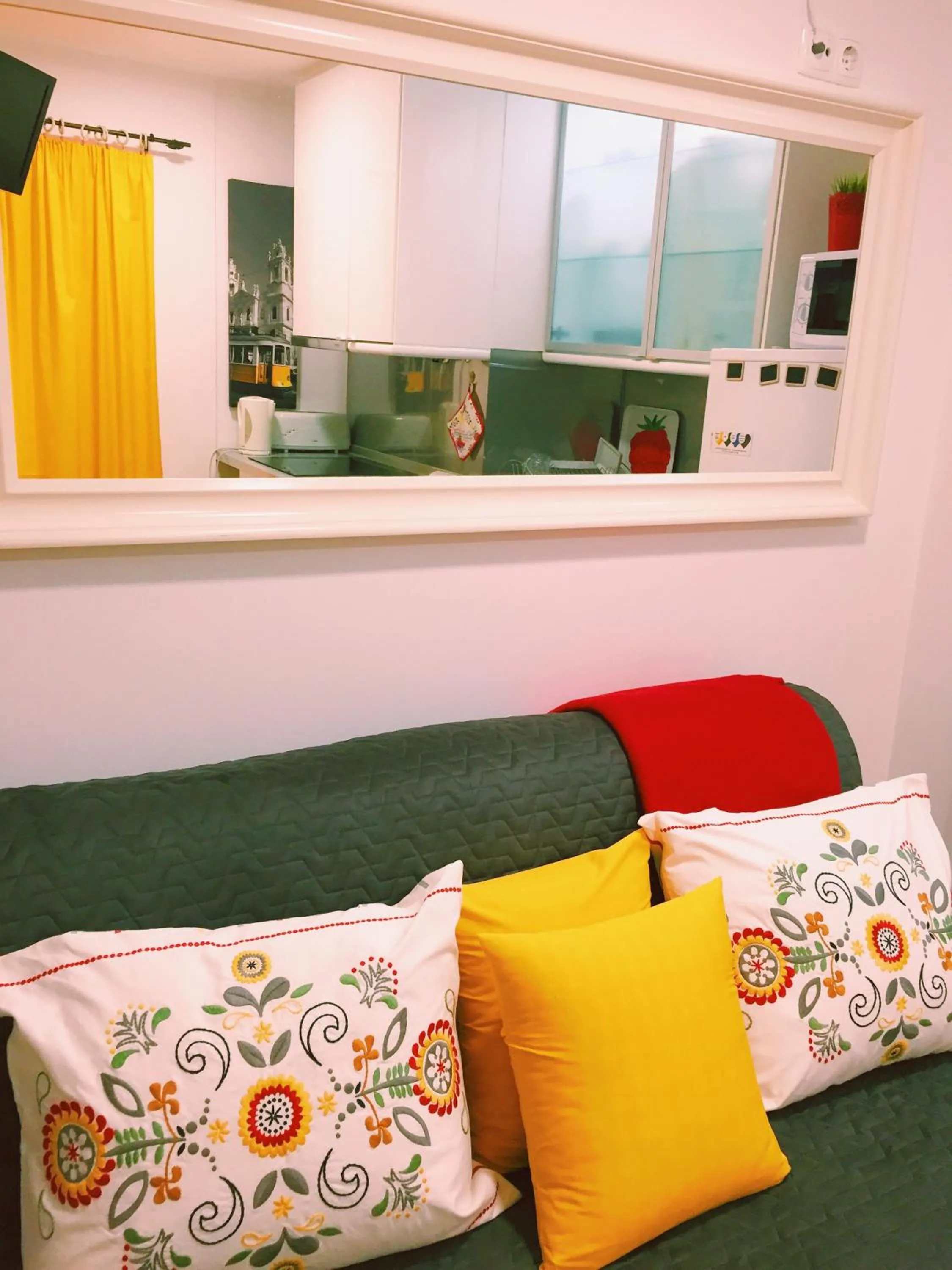 TV and multimedia, Bed in Casa do Garcês by Lisbon Village Apartments