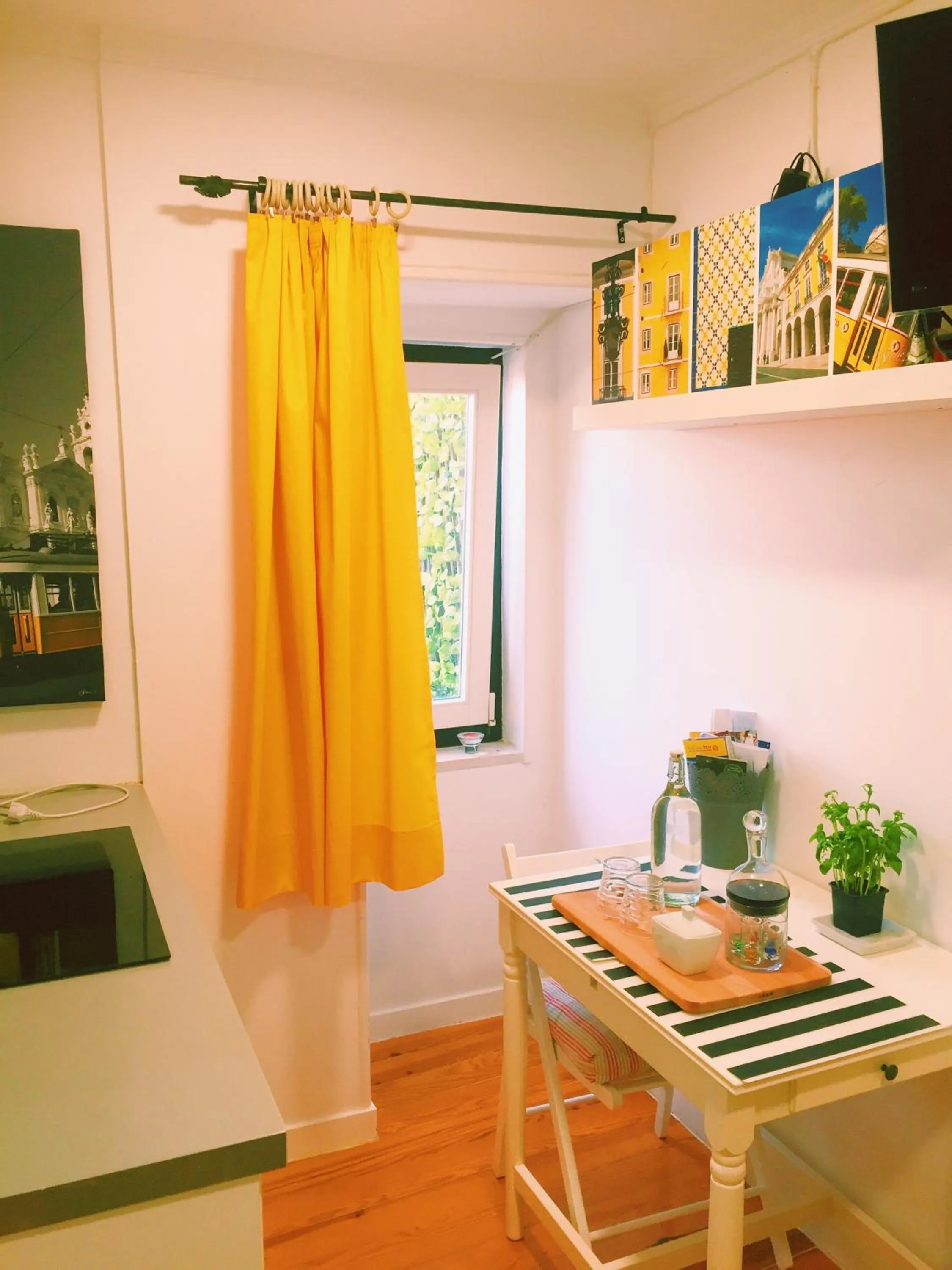 Kitchen or kitchenette in Casa do Garcês by Lisbon Village Apartments