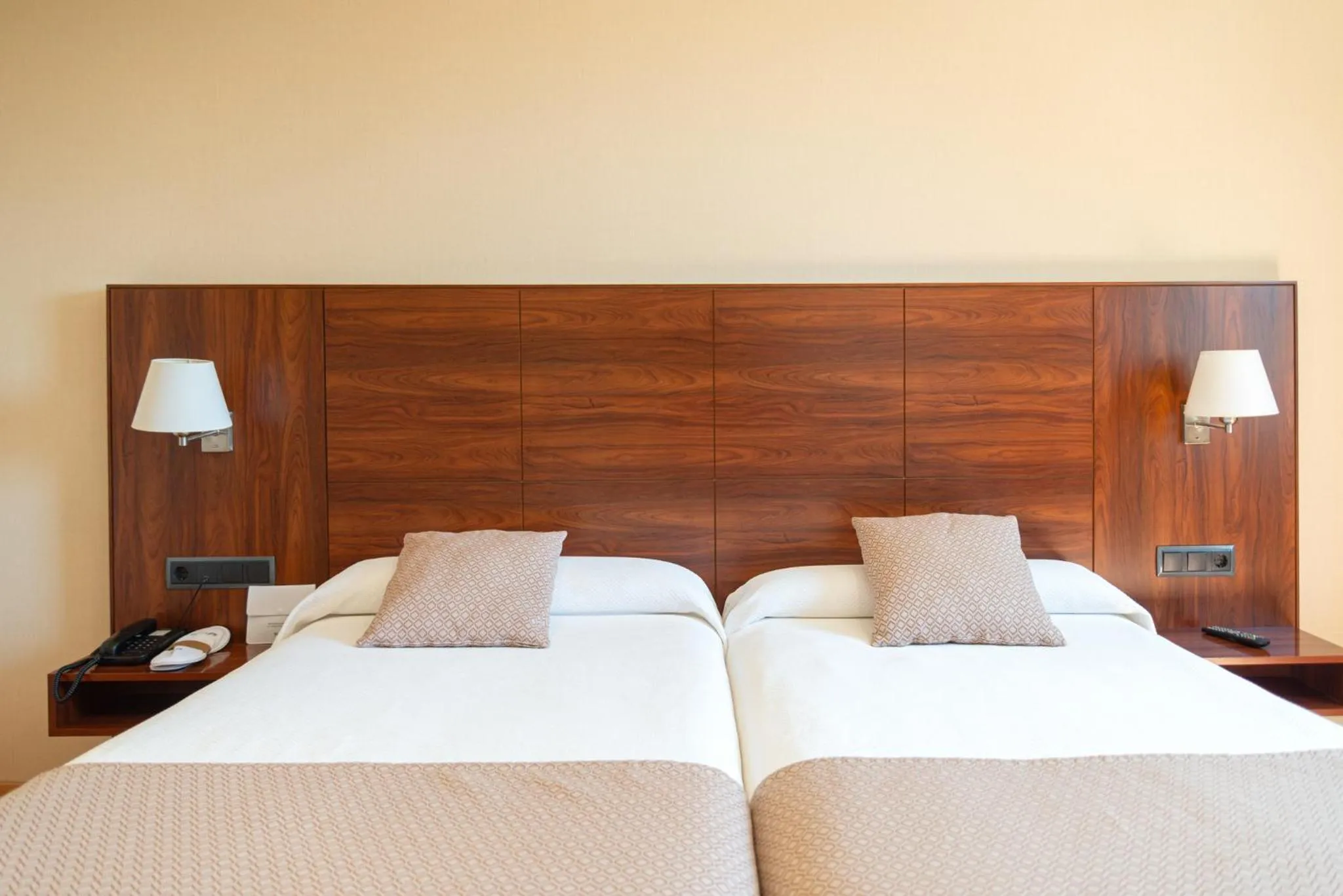 Bed in Sercotel Riscal