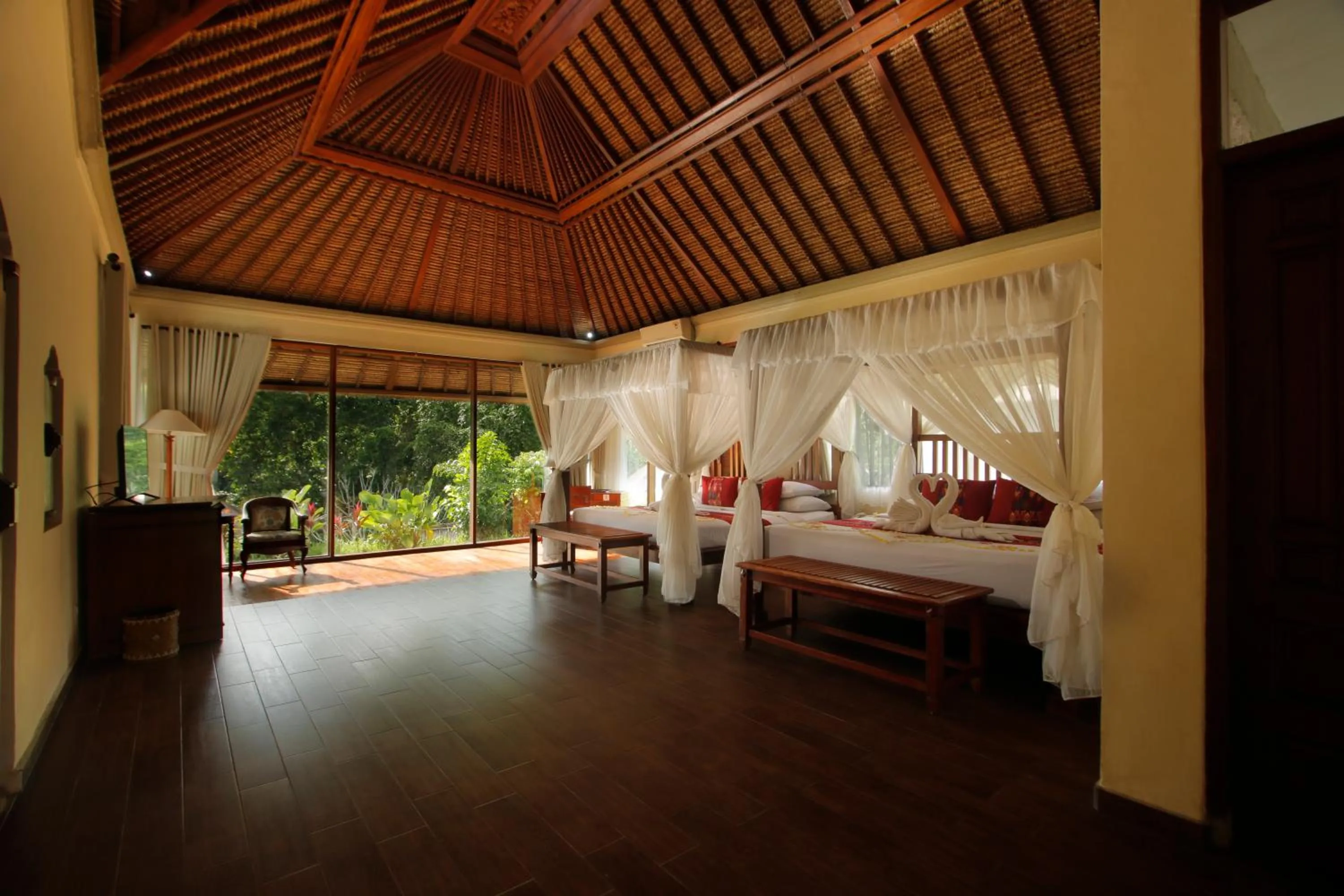 Photo of the whole room, Bed in Santi Mandala Villa & Spa
