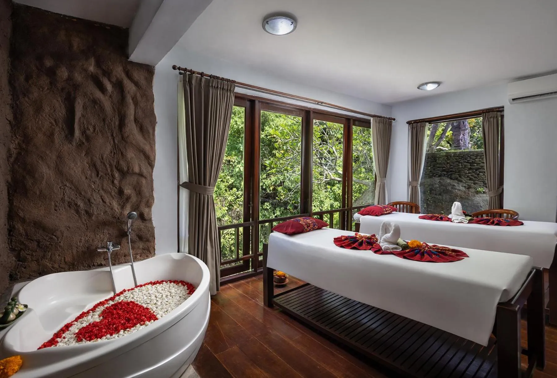 Property building, Bed in Santi Mandala Villa & Spa