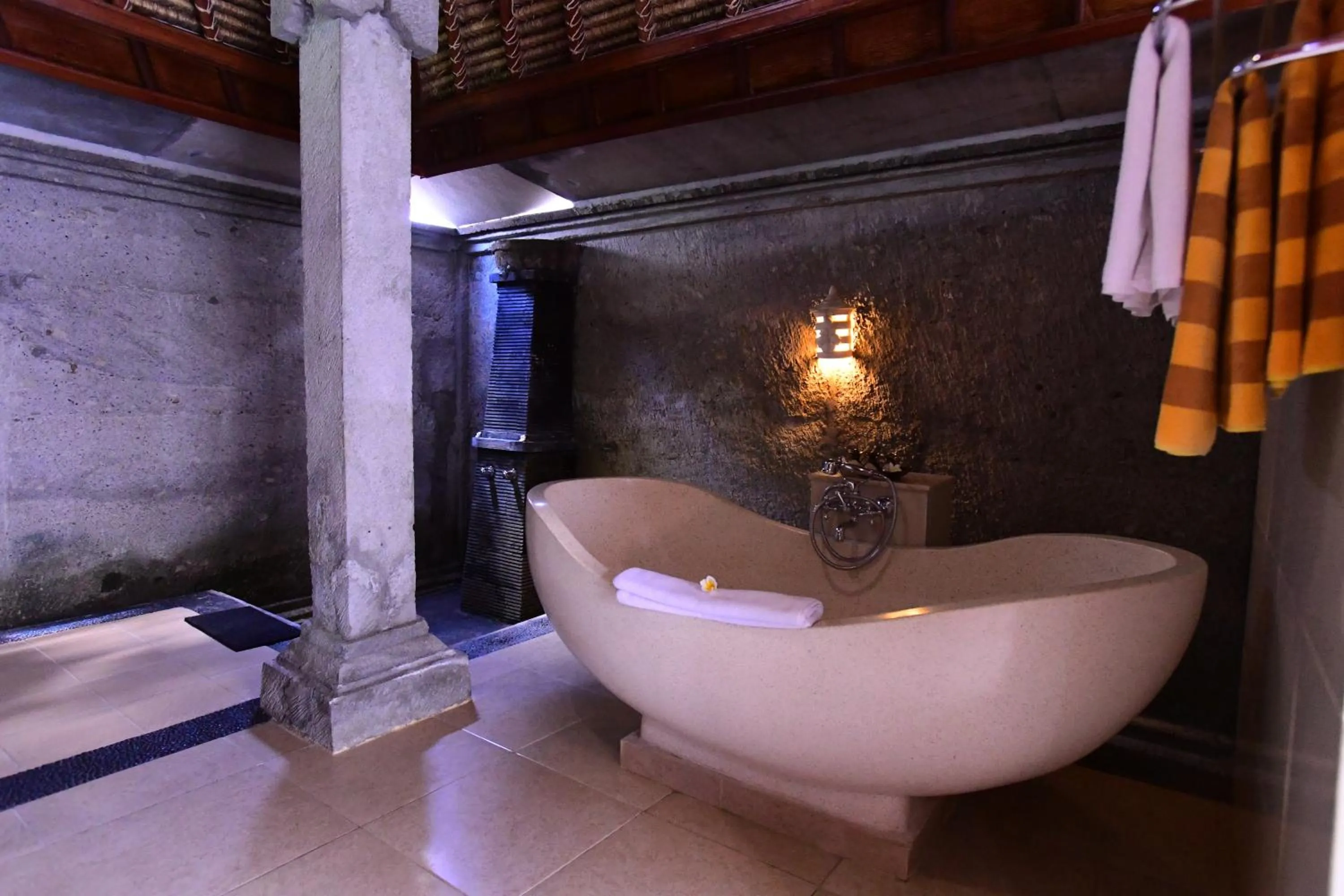 Bathroom in Santi Mandala Villa & Spa