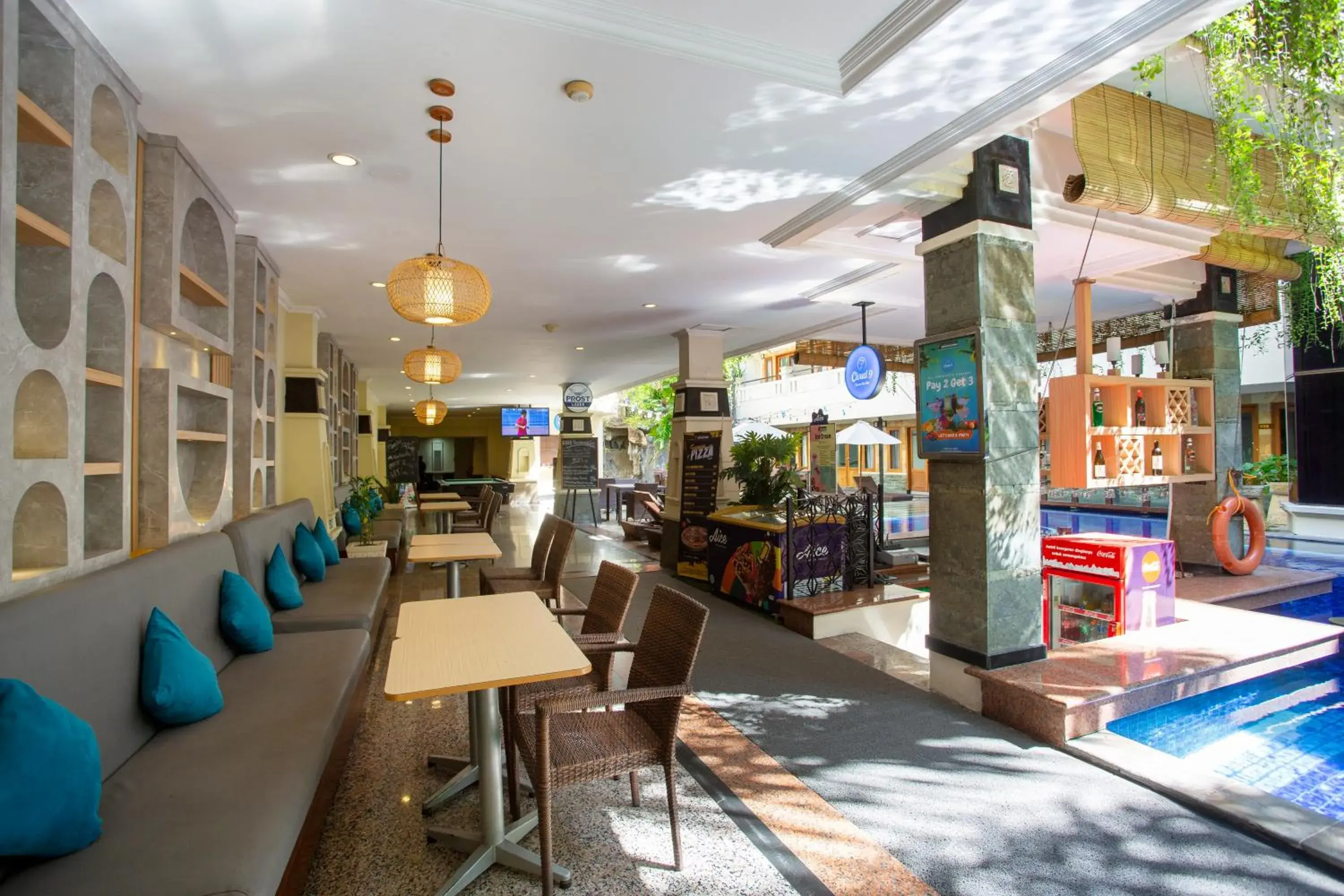 Lounge or bar in Famous Hotel Kuta Formerly Permata Kuta Hotel Lounge or bar in Famous Hotel Kuta Formerly Permata Kuta Hotel