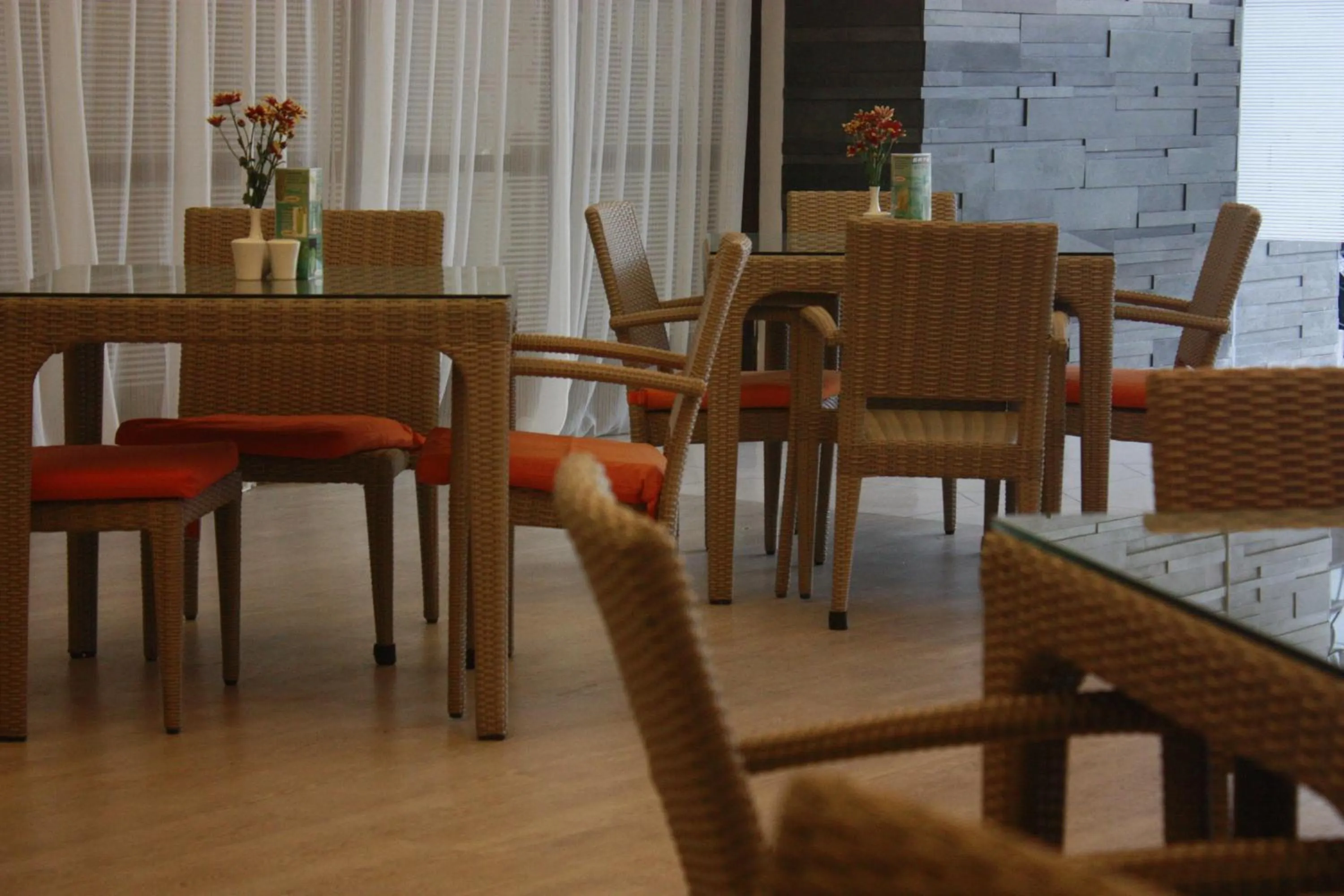 Restaurant/Places to Eat in 100 Sunset Boutique