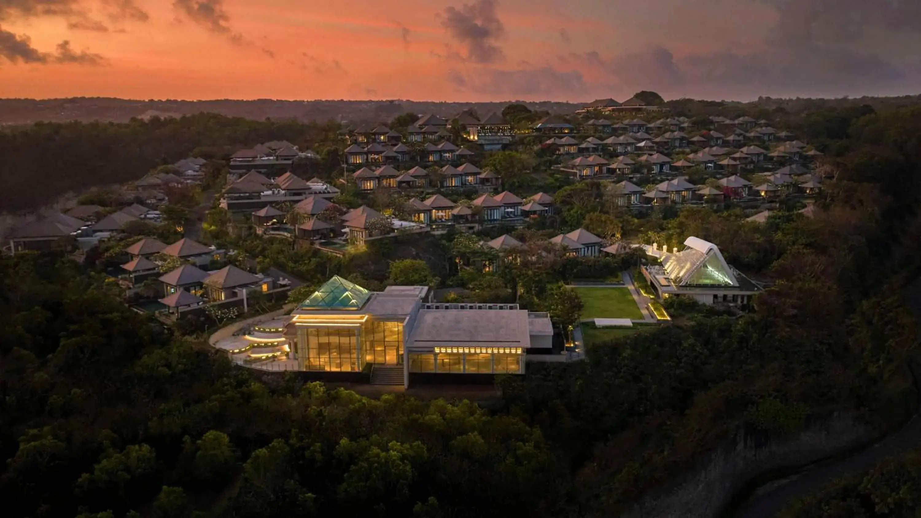 Property building in Umana Bali, LXR Hotels & Resorts by Hilton Property building in Umana Bali, LXR Hotels & Resorts by Hilton
