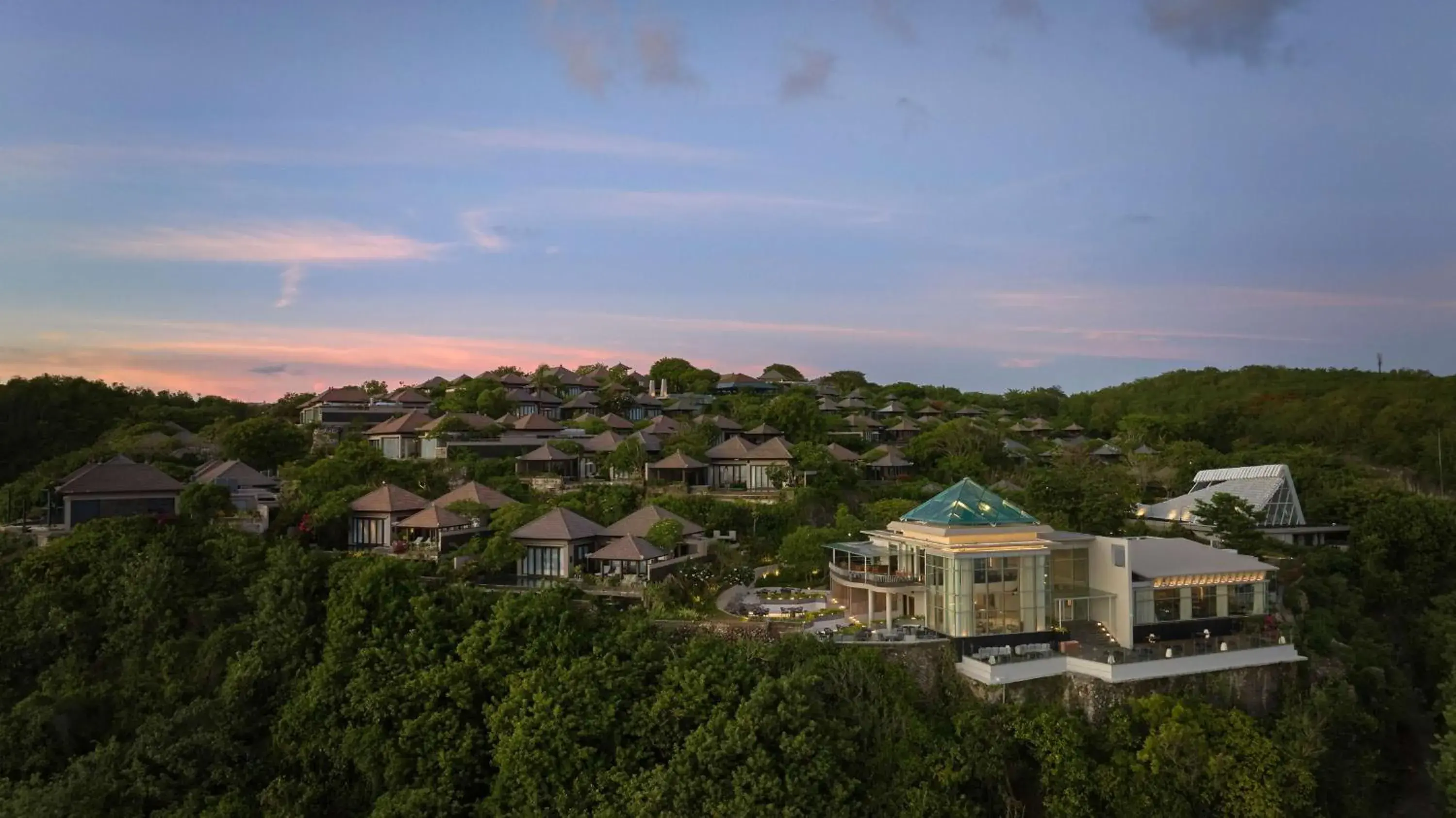 Property building in Umana Bali, LXR Hotels & Resorts by Hilton Property building in Umana Bali, LXR Hotels & Resorts by Hilton