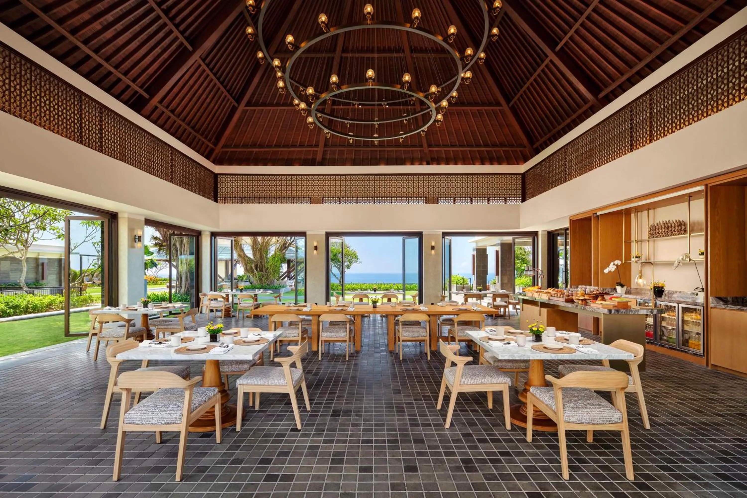Restaurant/places to eat in Umana Bali, LXR Hotels & Resorts