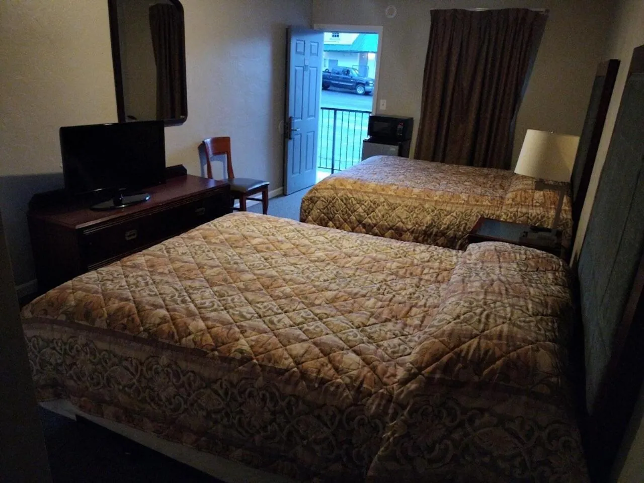 Bedroom, Bed in Budget Lodge by OYO Portland West