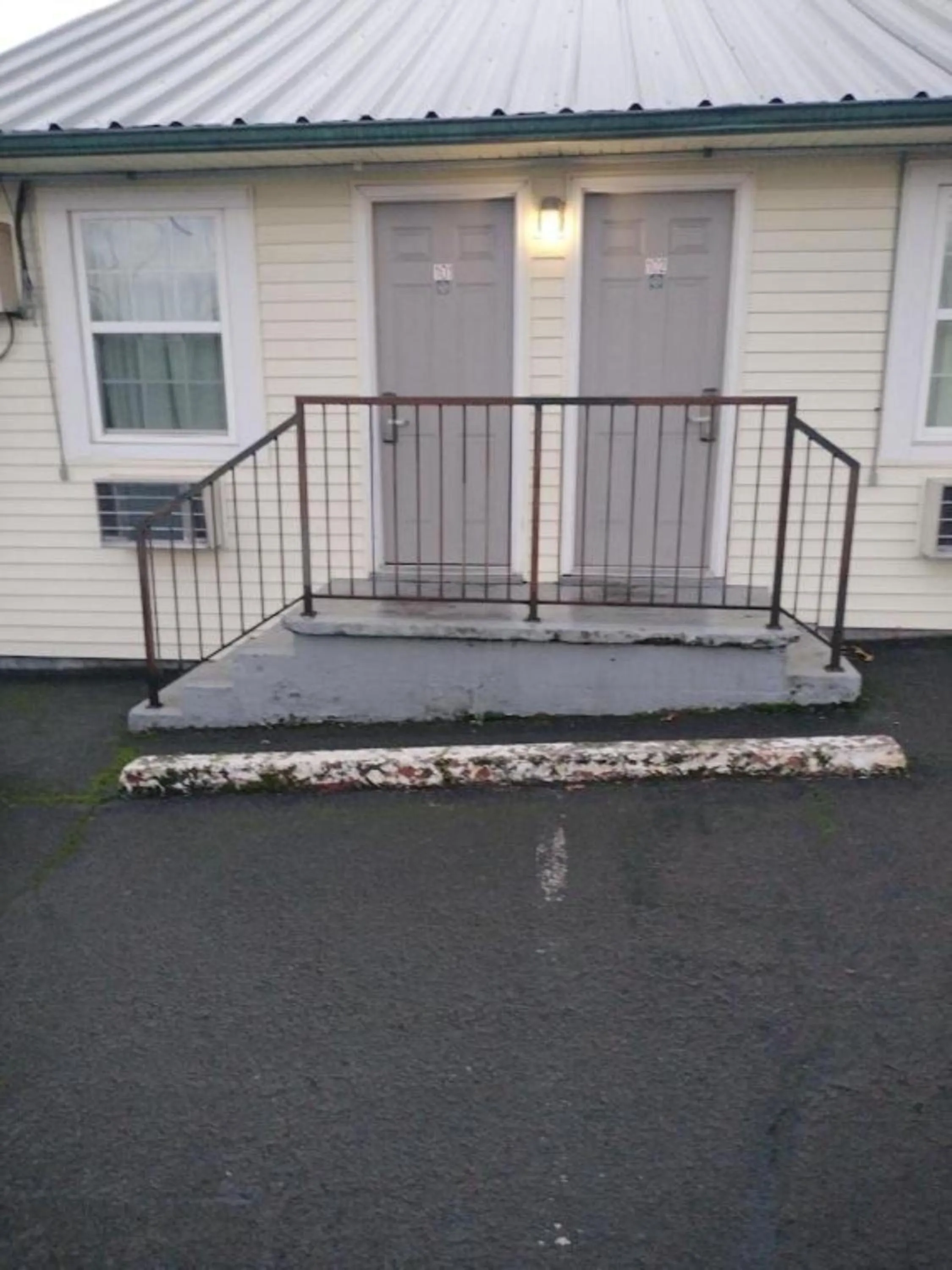 Property building in Budget Lodge by OYO Portland West