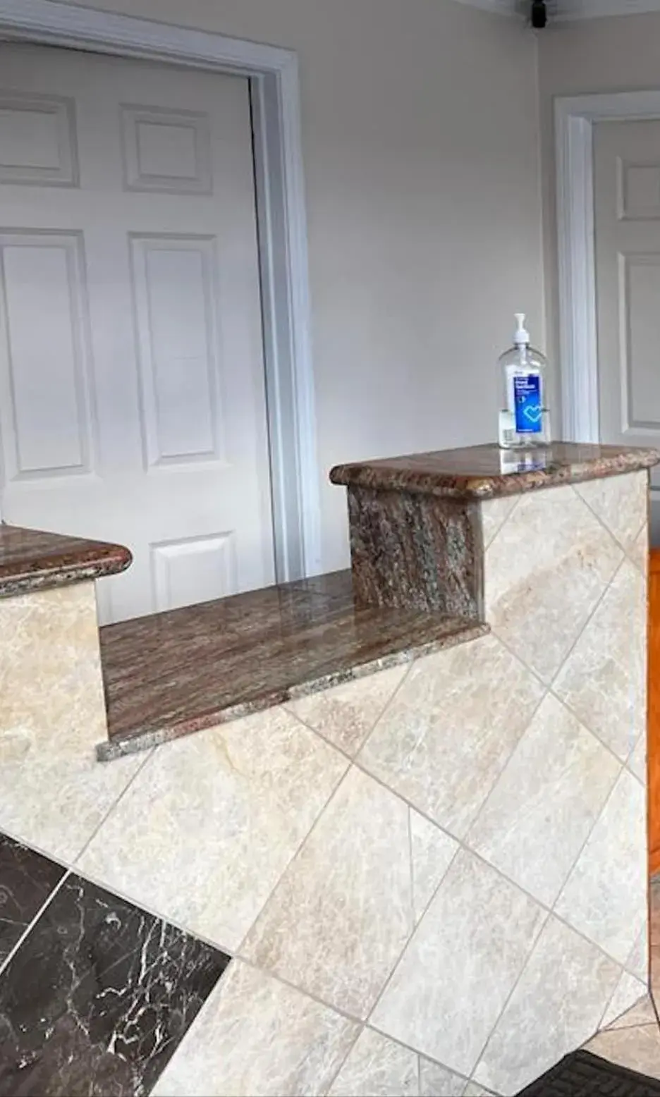 Lobby or reception in Budget Lodge by OYO Portland West Lobby or reception in Budget Lodge by OYO Portland West