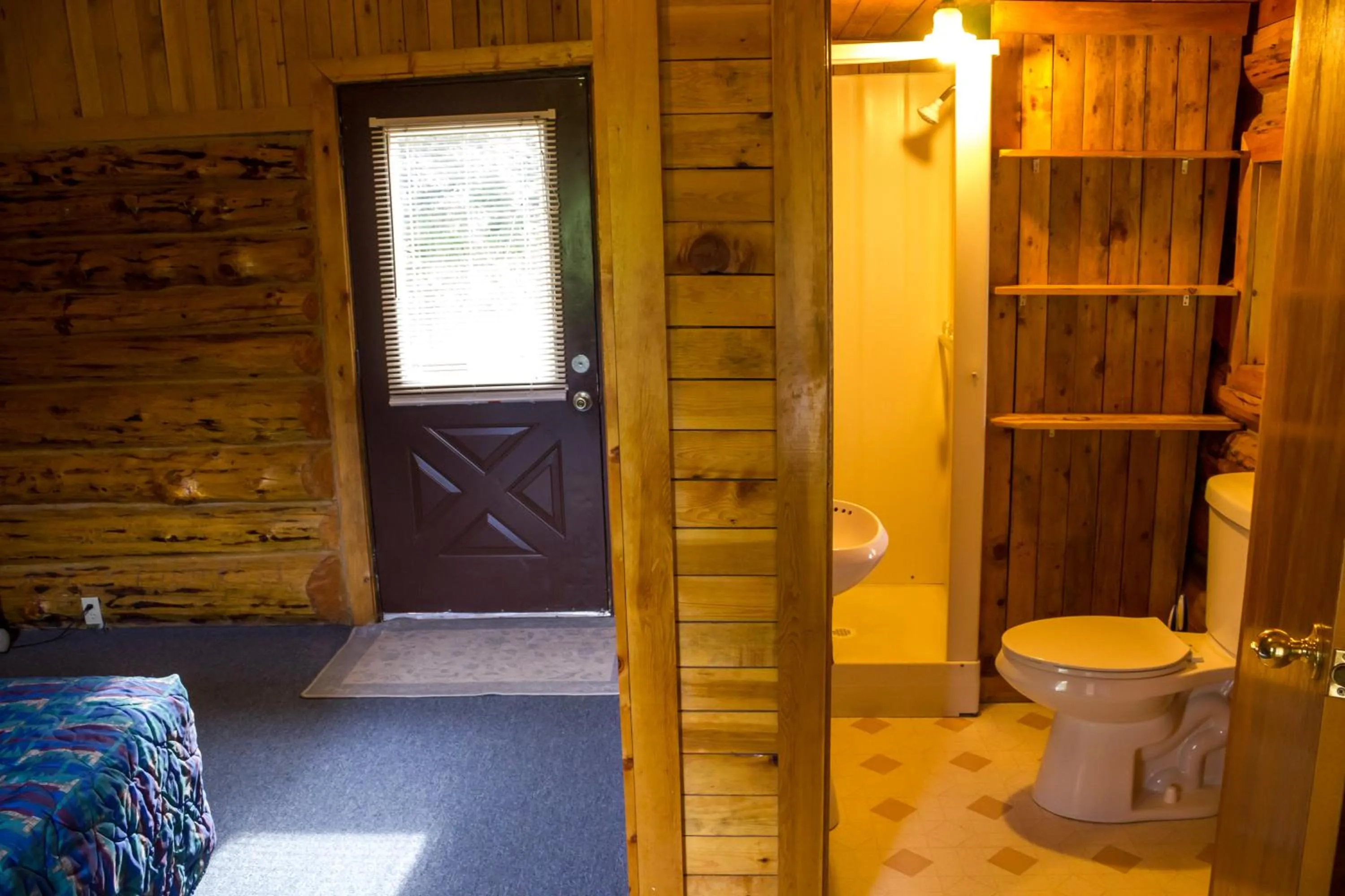 Shower in Midnight Sun Log Cabins