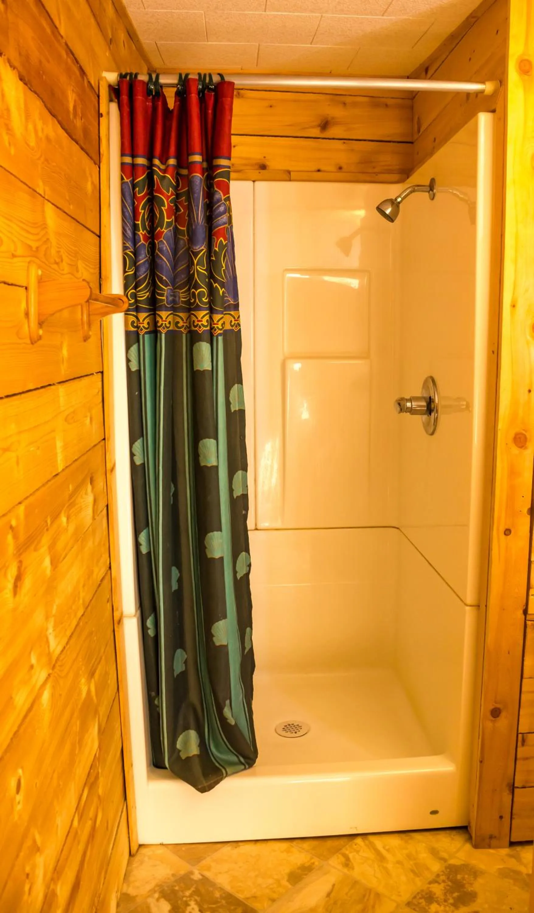 Shower in Midnight Sun Log Cabins