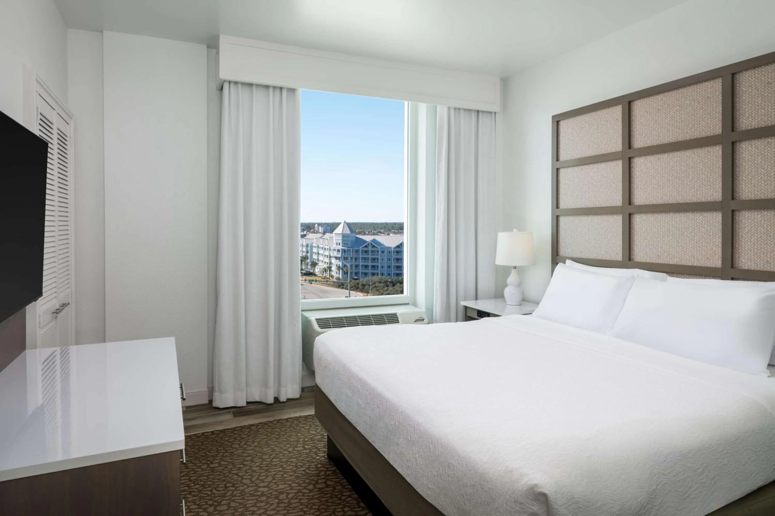 Photo of the whole room, Bed in Best Western Premier - The Tides