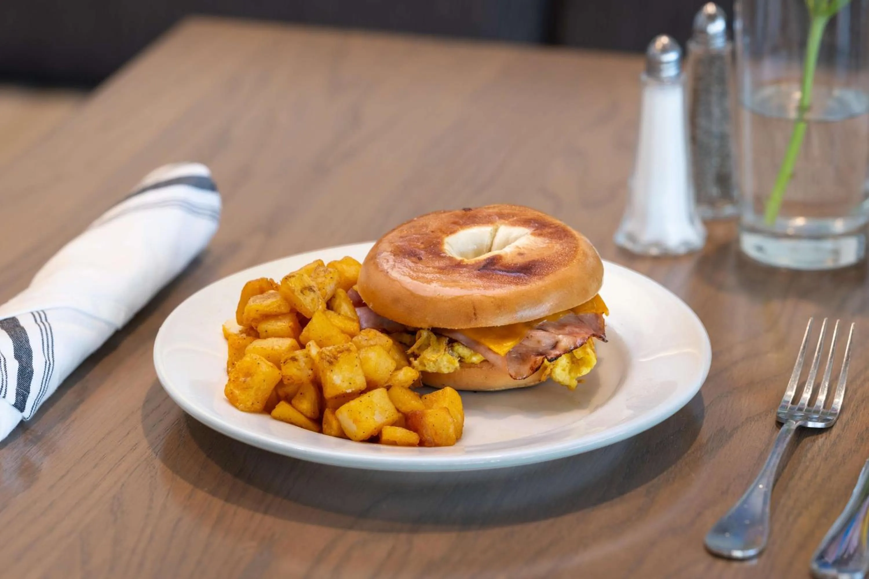 Food and drinks in Best Western Premier - The Tides