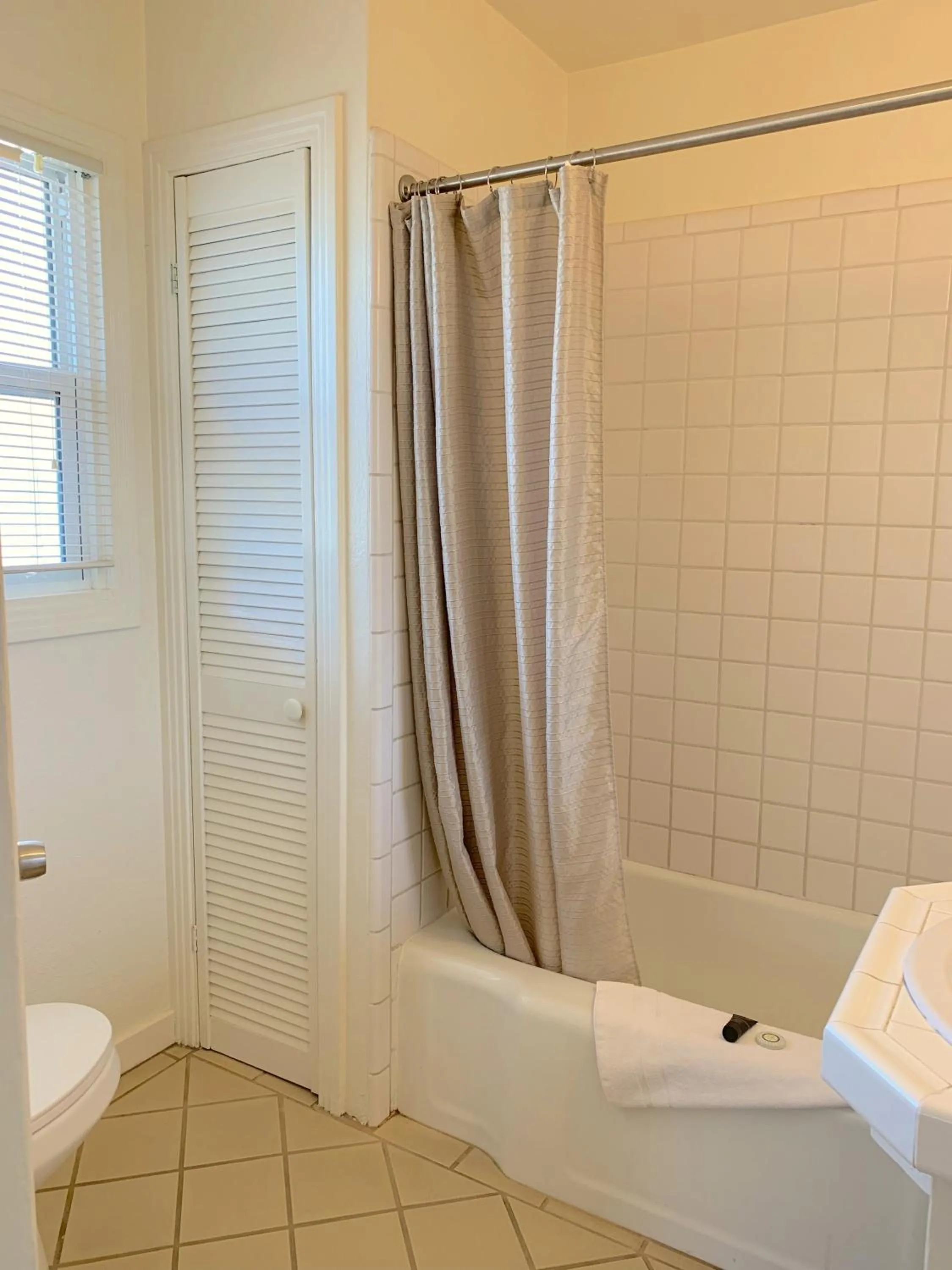 Bathroom in Carlin's Cottage Court