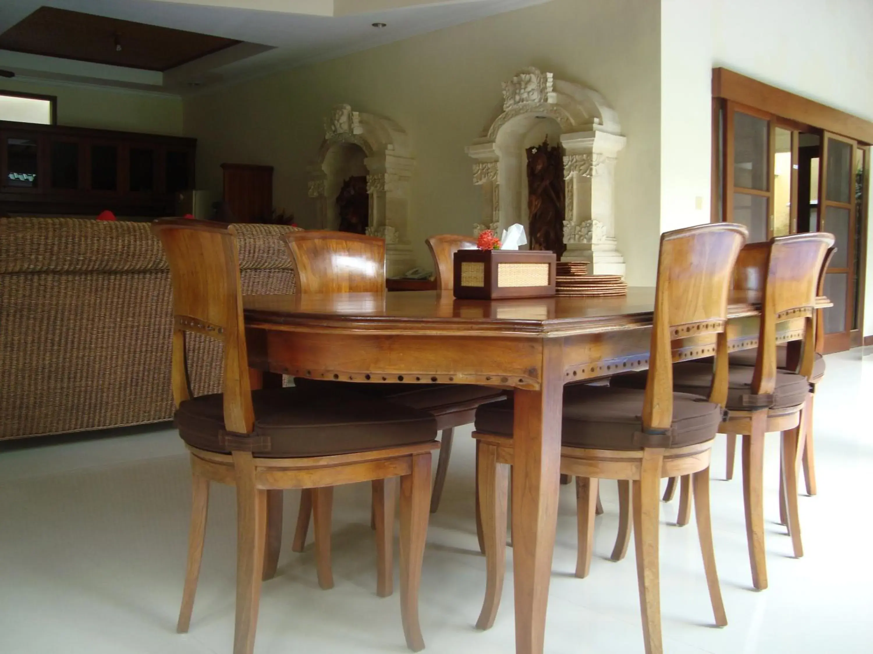 Restaurant/places to eat in Bali Emerald Villas Restaurant/places to eat in Bali Emerald Villas