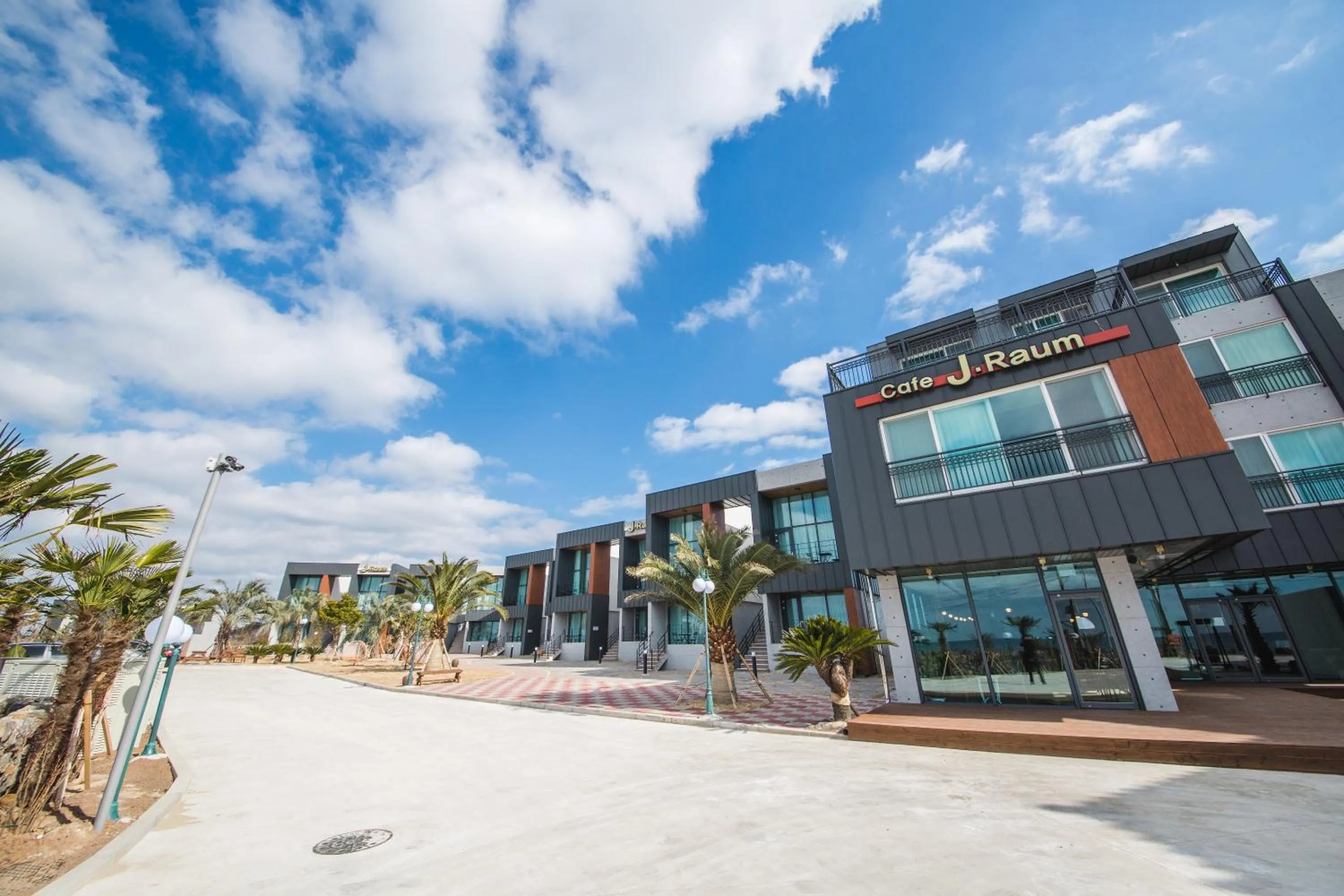 Facade/entrance in J Raum Resort