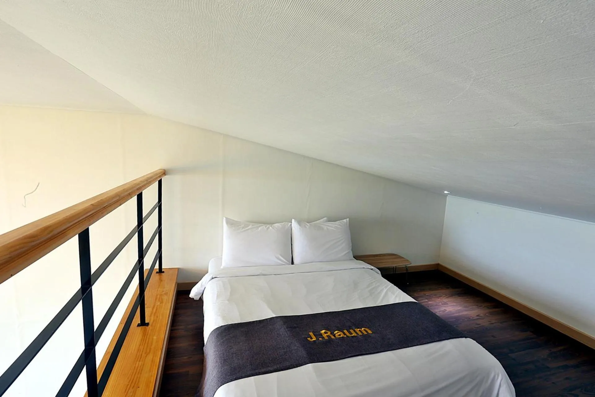 Bed in J Raum Resort