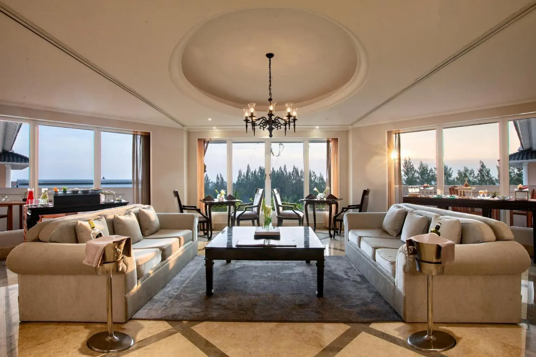 Lounge or bar in Melia Purosani Yogyakarta Lounge or bar in Melia Purosani Yogyakarta