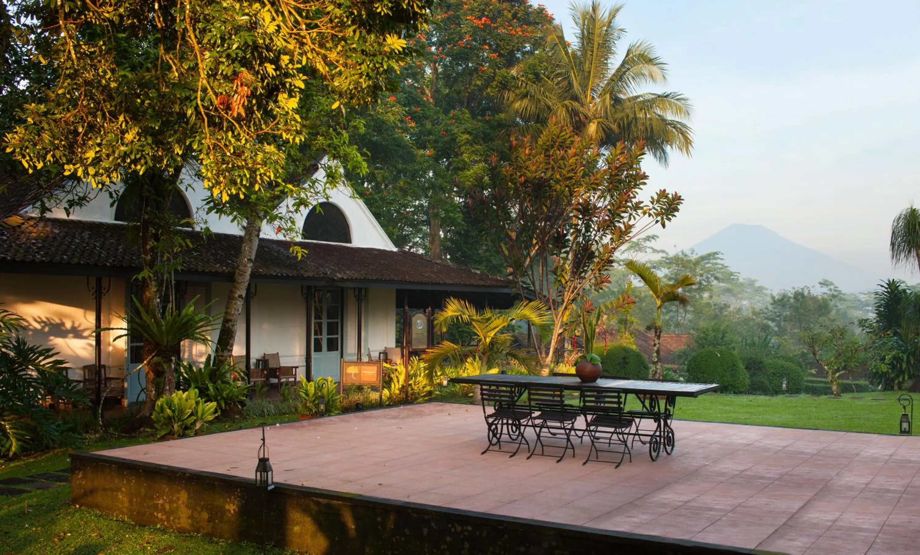 Lounge or bar in MesaStila Resort and Spa