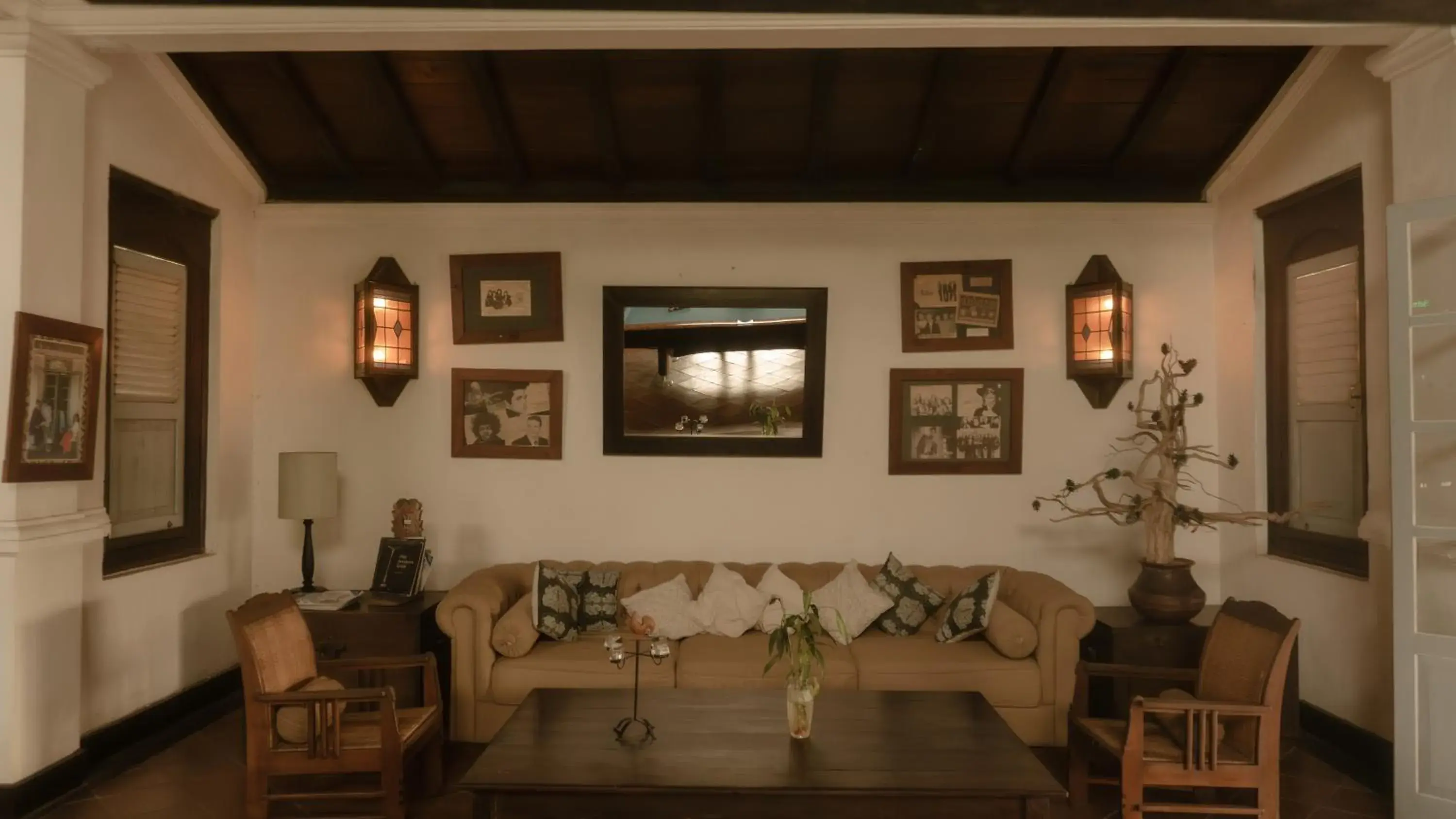 Lounge or bar in MesaStila Resort and Spa Lounge or bar in MesaStila Resort and Spa