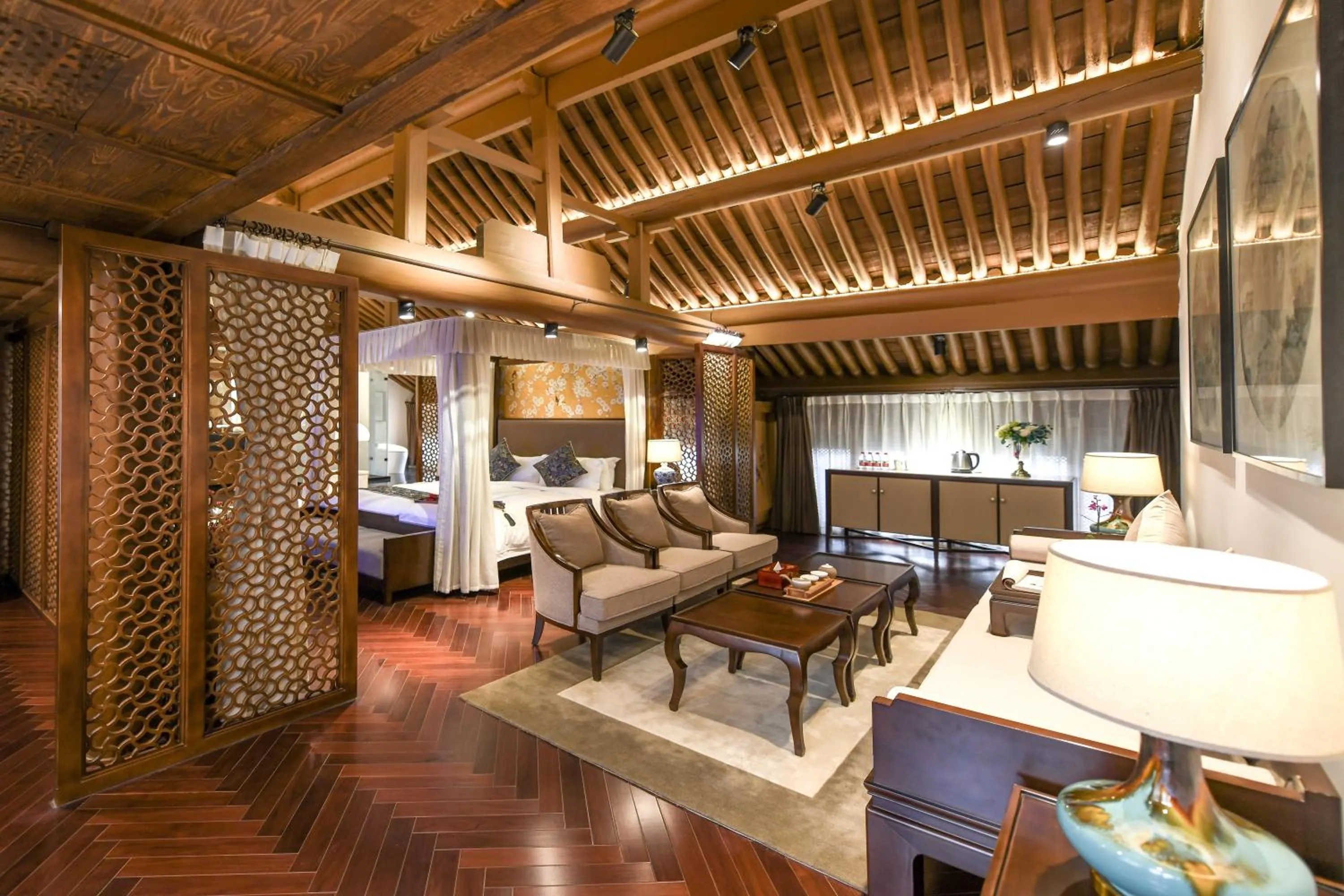 Premier Suite - Free Train Station Pick-up in Water Hotel, Pingyao