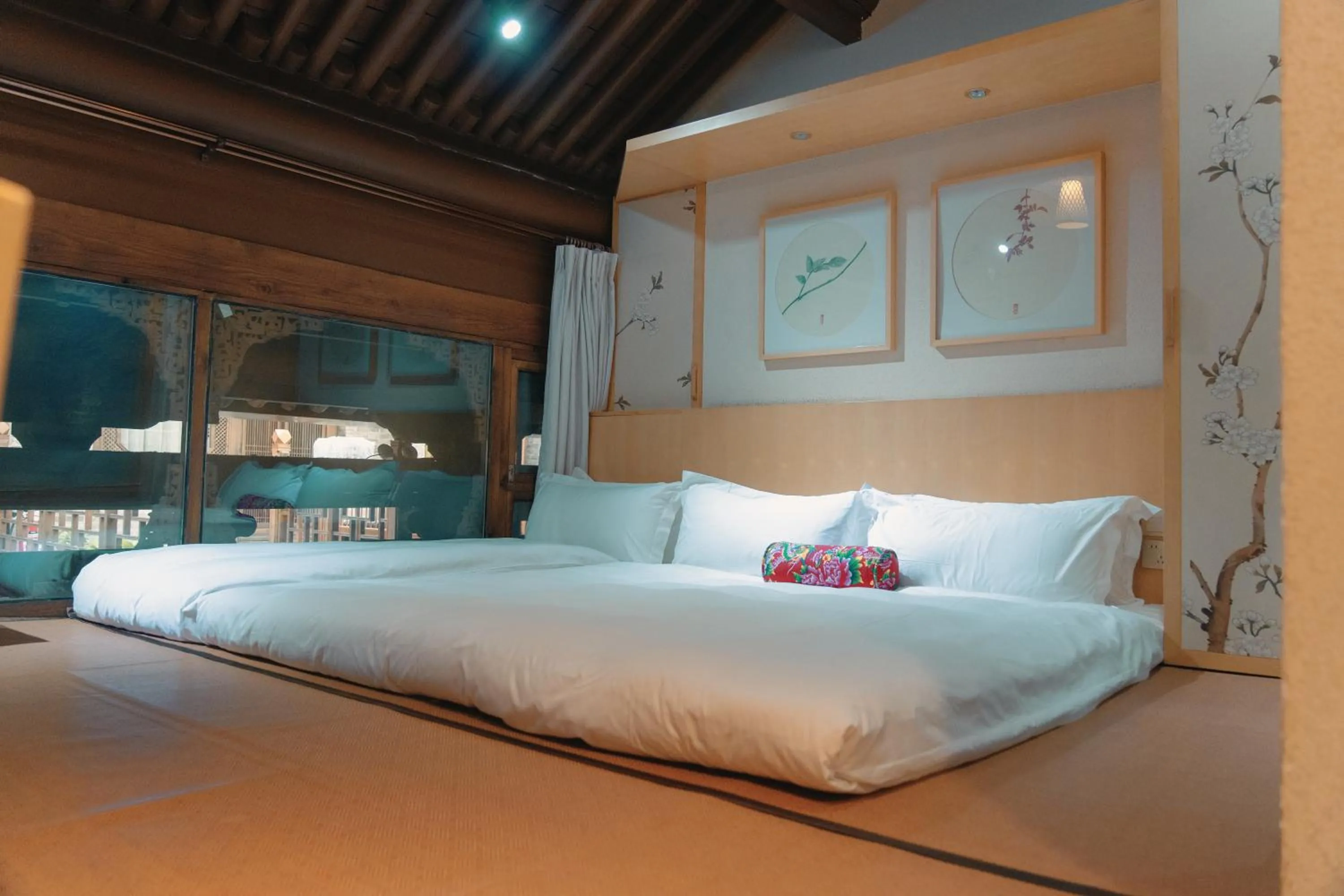 Japanese-Style Room with Tatami  - Free Train Station Pick-up in Water Hotel, Pingyao