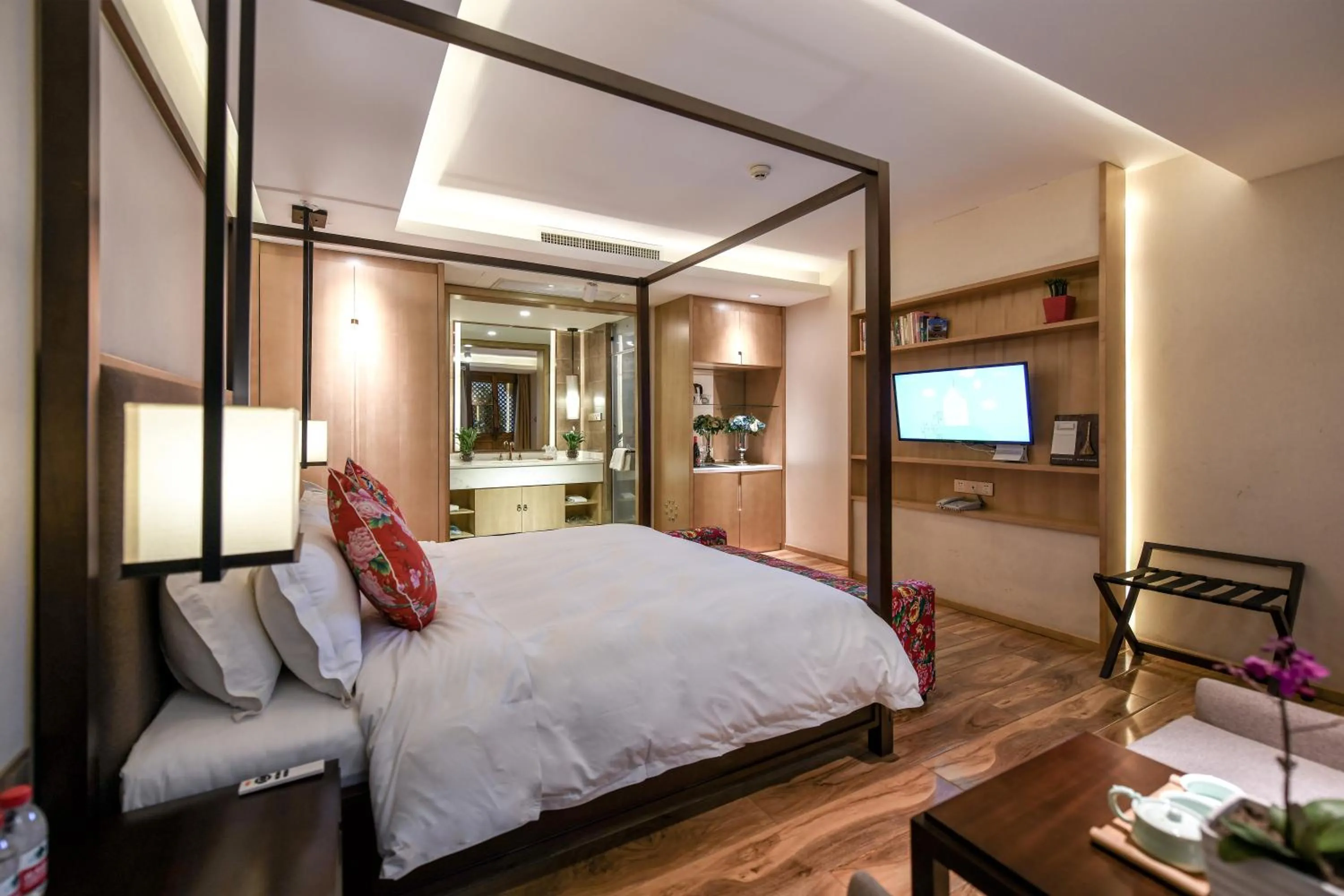 Deluxe King Room - Free Train Station Pick-up in Water Hotel, Pingyao