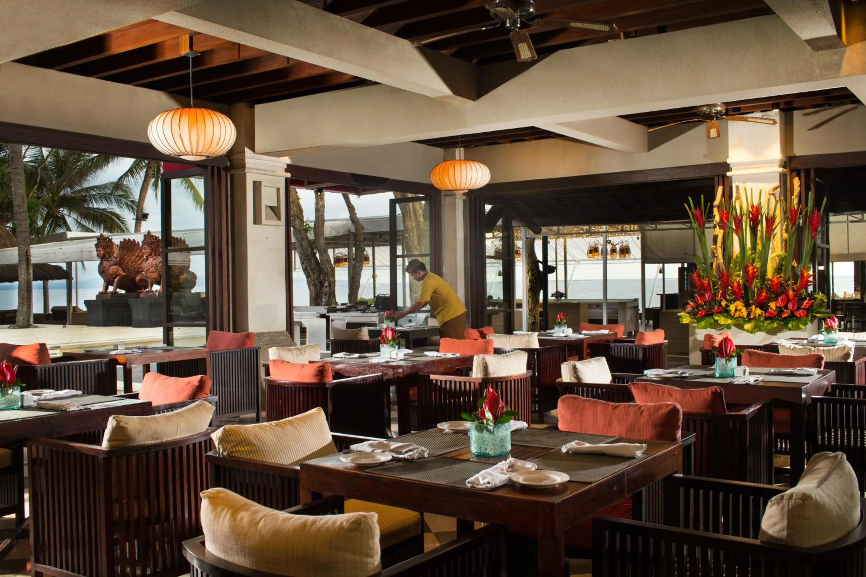 Restaurant/places to eat in Puri Santrian Beach Resort And Spa