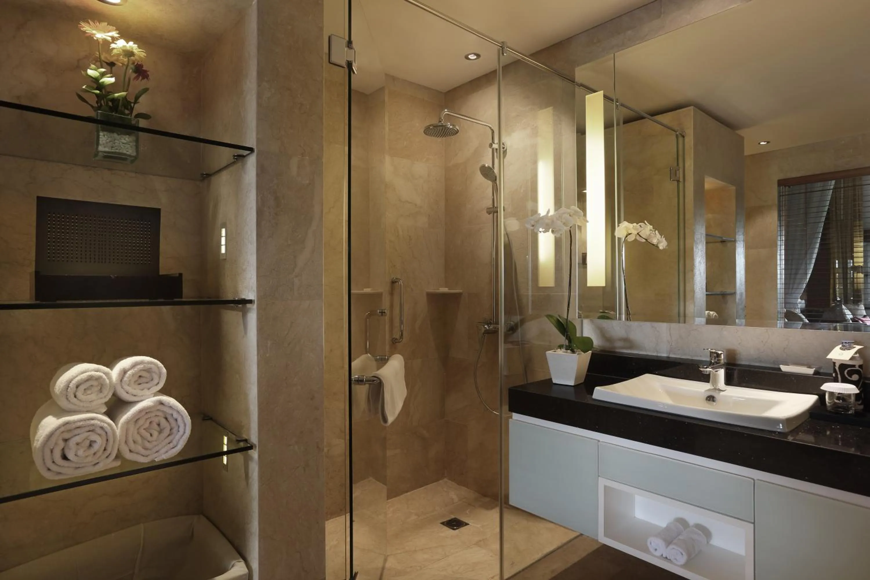 Shower in Puri Santrian Beach Resort And Spa