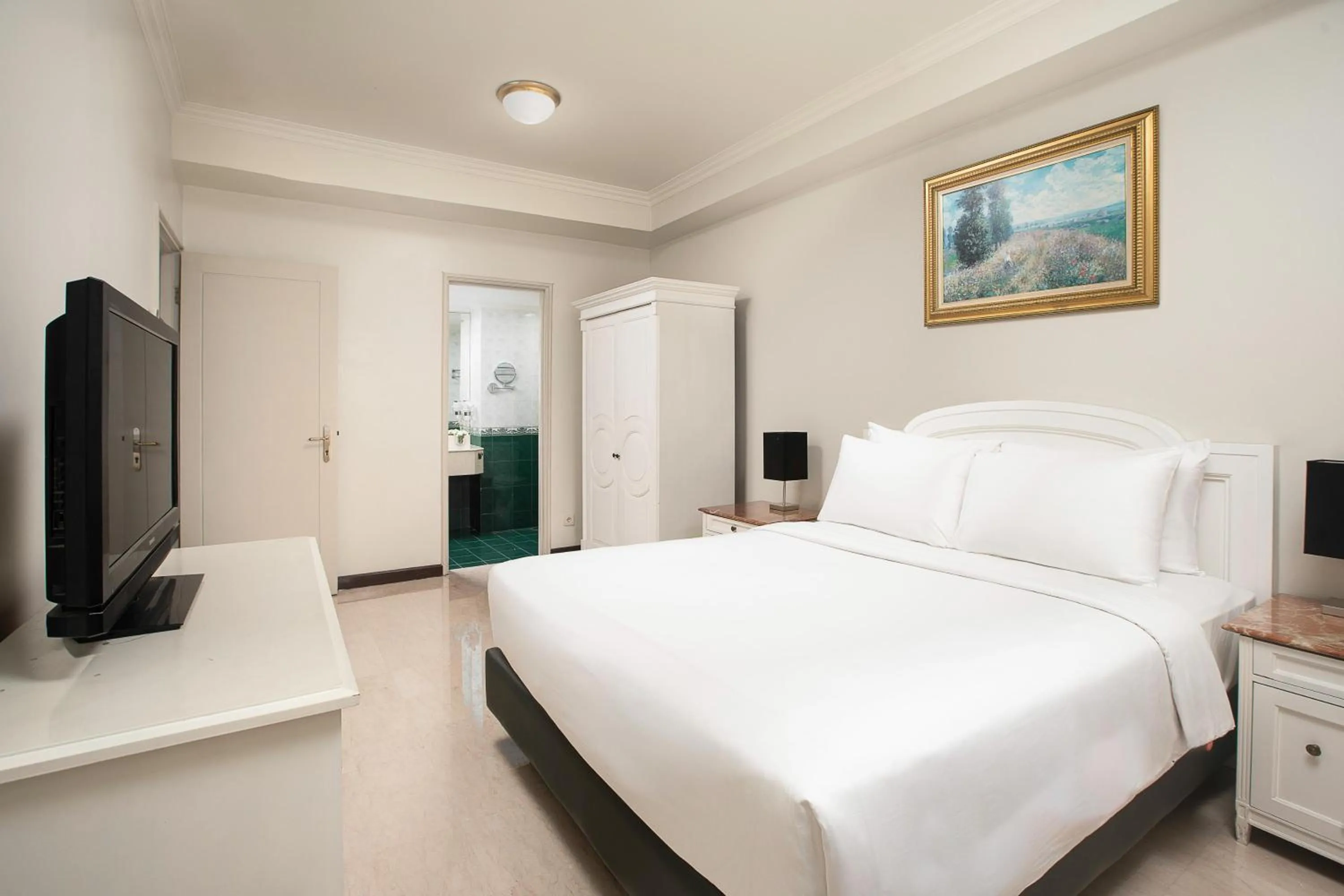 Bed in Aryaduta Suite Semanggi