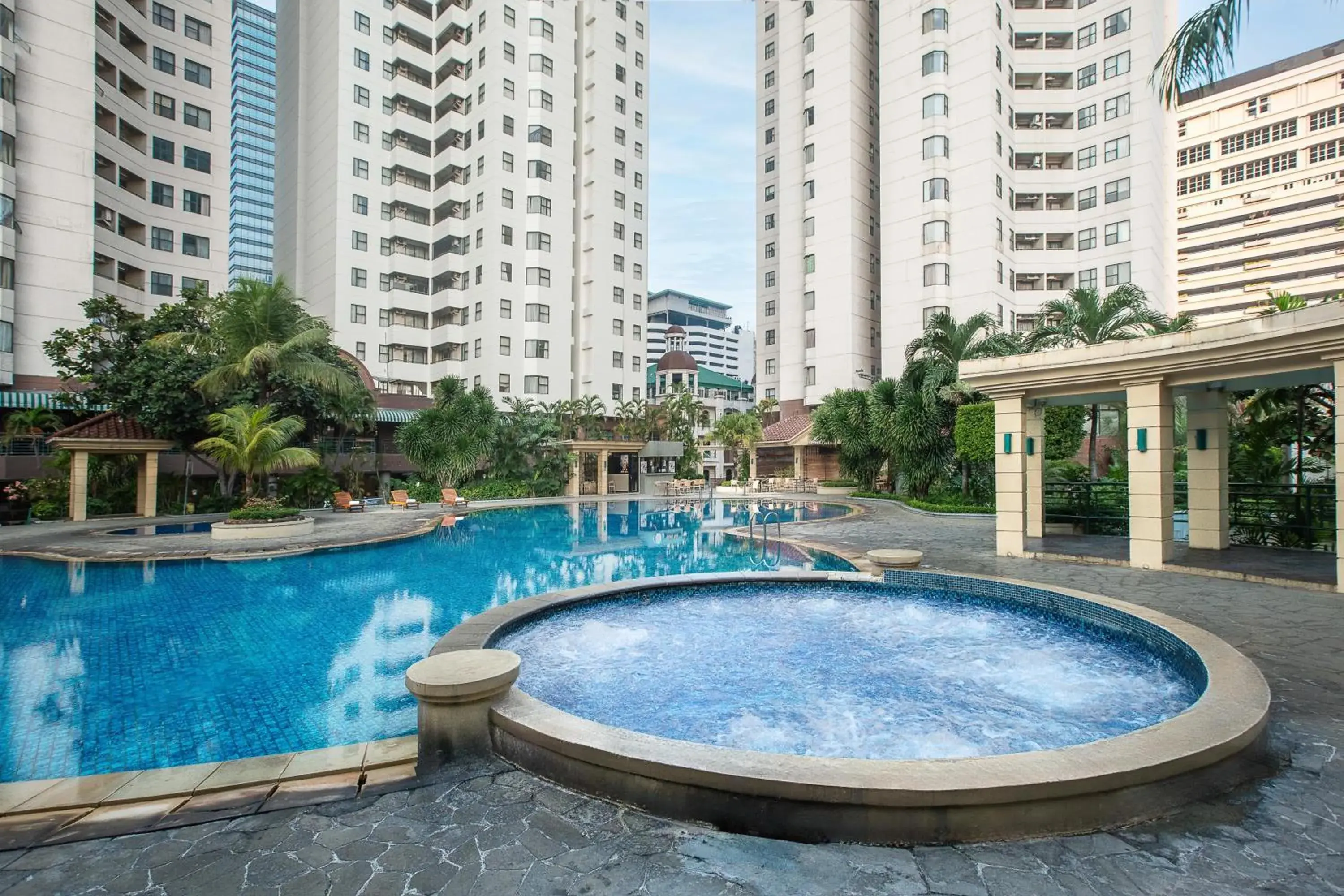 Swimming pool in Aryaduta Suite Semanggi Swimming pool in Aryaduta Suite Semanggi