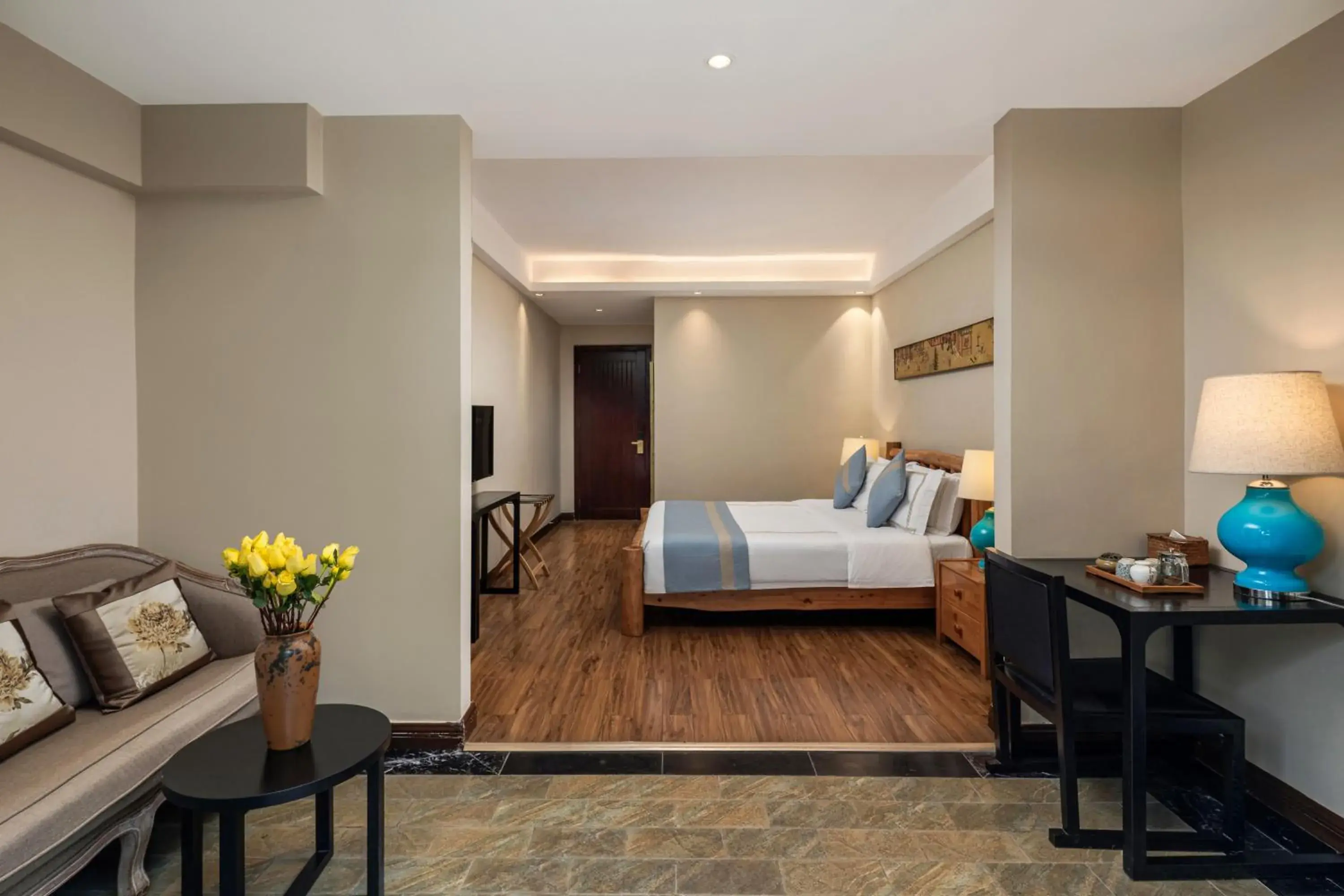 Double or Twin Room with Terrace in Yangshuo Lijiang Island Riverside Resort -Free pick up service and local guide walking along the river Double or Twin Room with Terrace in Yangshuo Lijiang Island Riverside Resort -Free pick up service and local guide walking along the river
