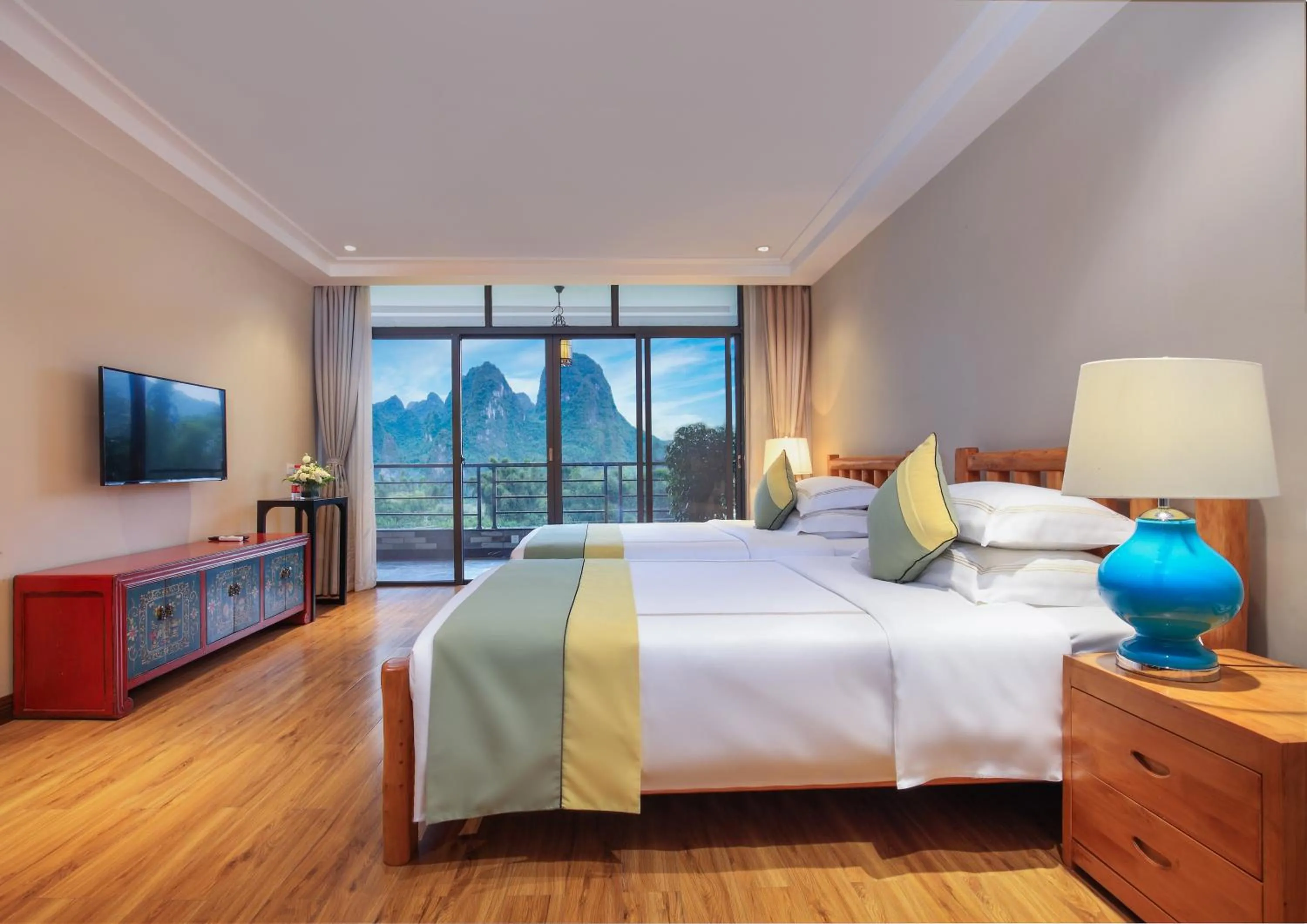 Twin Room with Balcony in Yangshuo Lijiang Island Riverside Resort -Free pick up service and local guide walking along the river