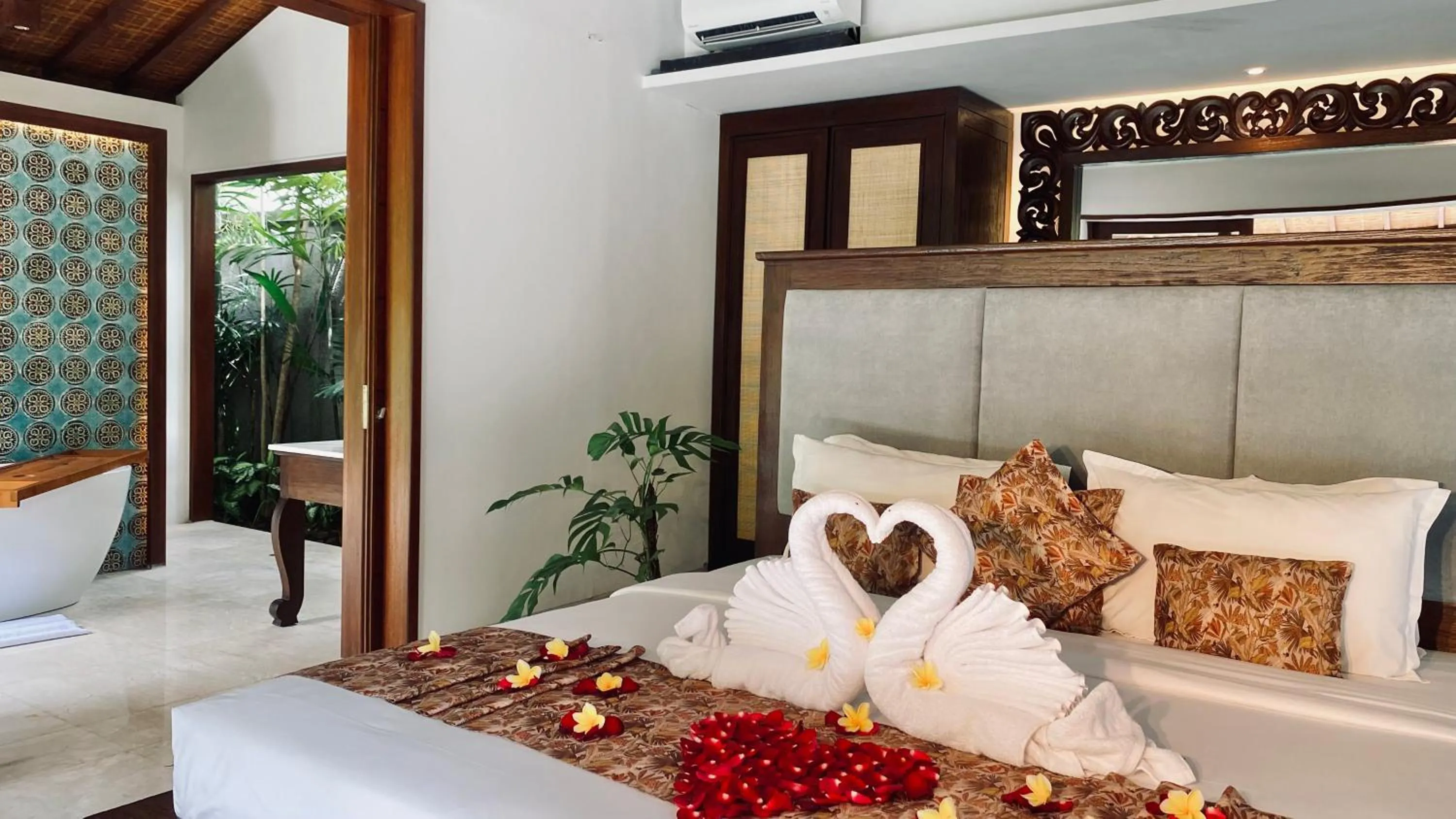 Bedroom, Bed in Aria Exclusive Villas & SPA