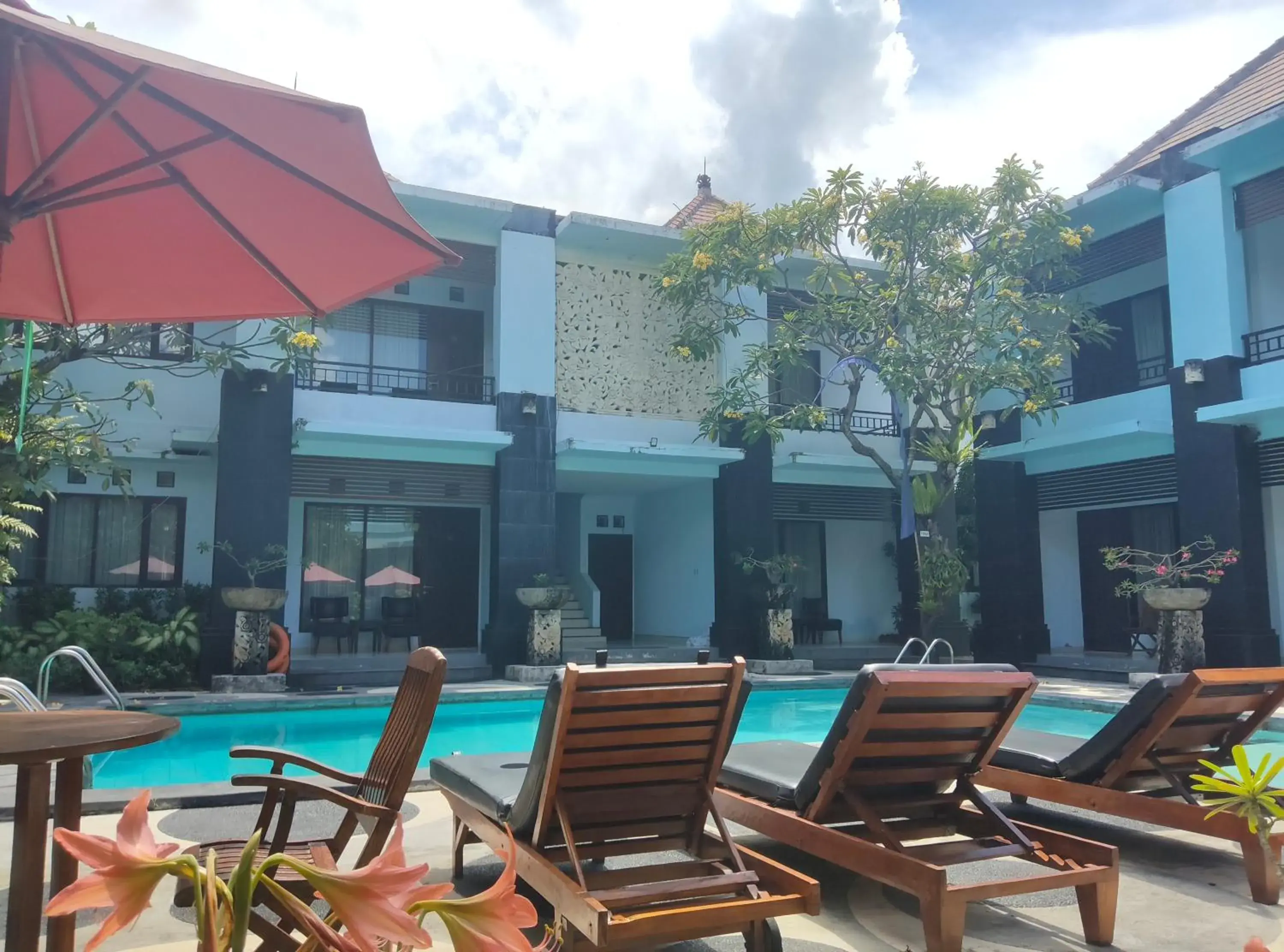 Swimming pool in The Radiant Hotel Swimming pool in The Radiant Hotel
