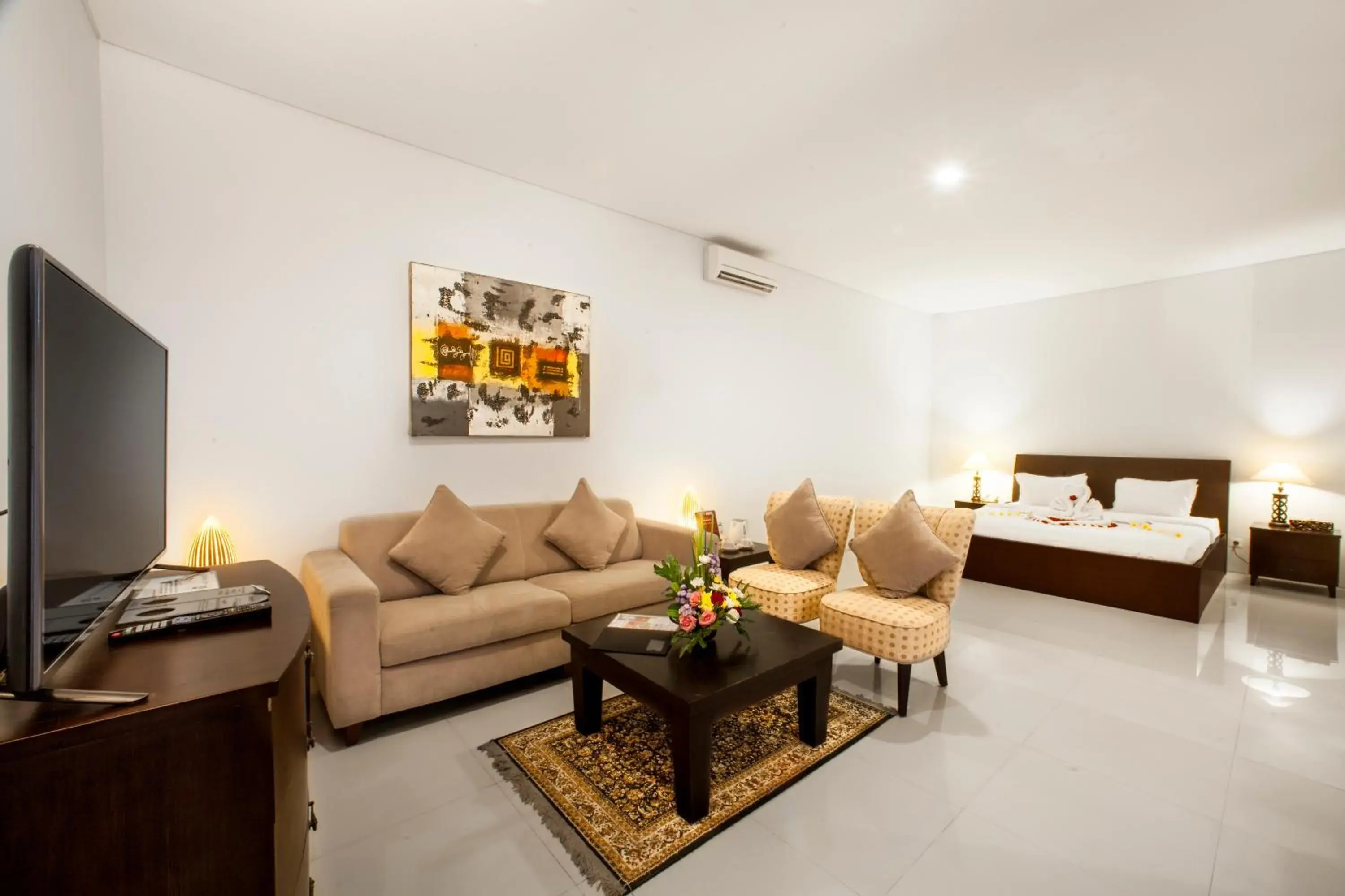 Bedroom, Bed in The Radiant Hotel Bedroom, Bed in The Radiant Hotel