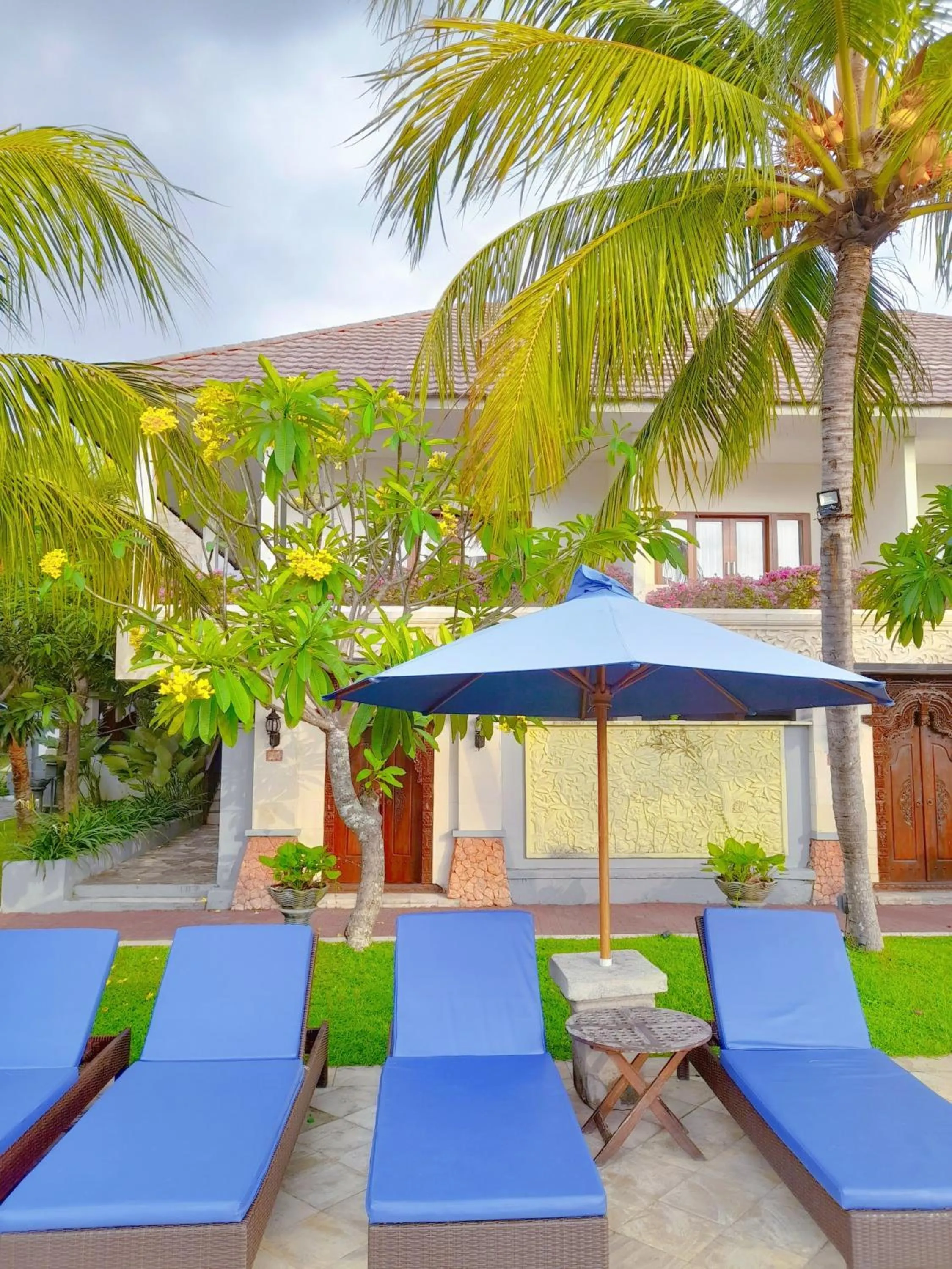 Pool view in Puri Saron Senggigi Hotel